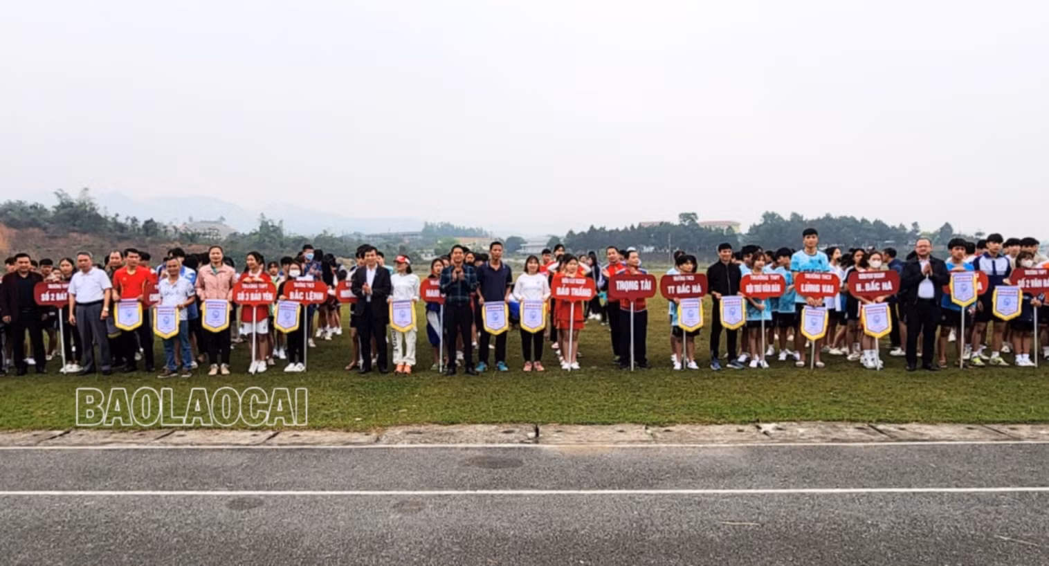 Hơn 300 vận động viên tham gia Giải Điền kinh khối THPT và THCS tỉnh Lào Cai năm 2023 ảnh 1 Hơn 300 vận động viên tham gia Giải Điền kinh khối THPT và THCS tỉnh Lào Cai năm 2023 ảnh 1