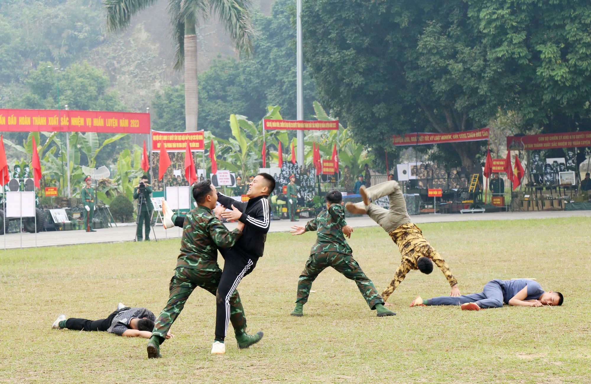 Lực lượng vũ trang tỉnh ra quân huấn luyện năm 2023 ảnh 11