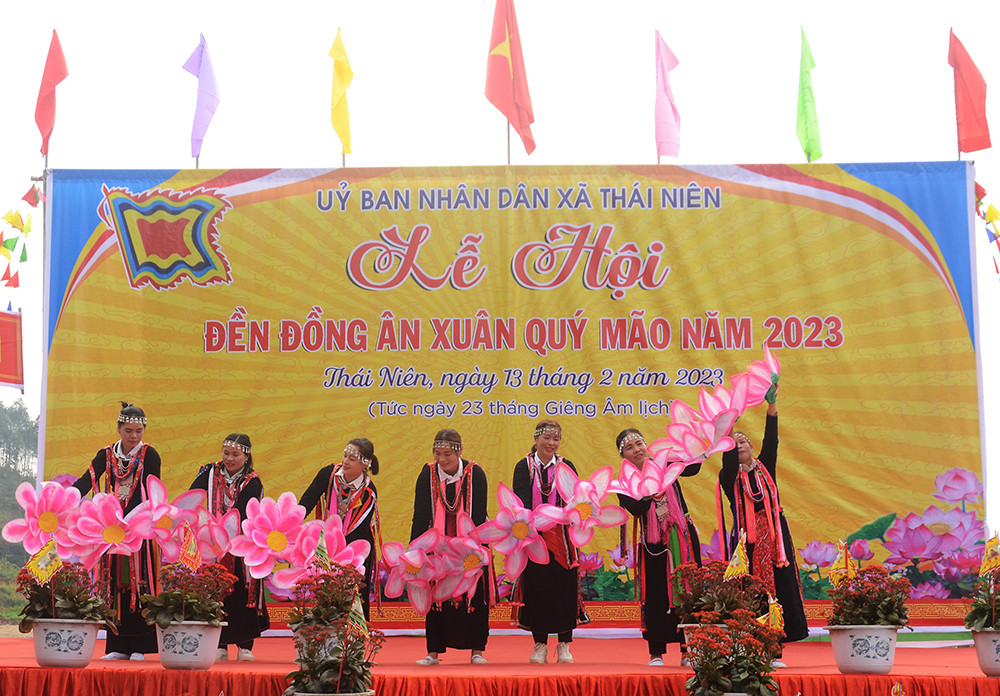 Tưng bừng khai hội đền Đồng Ân ảnh 1