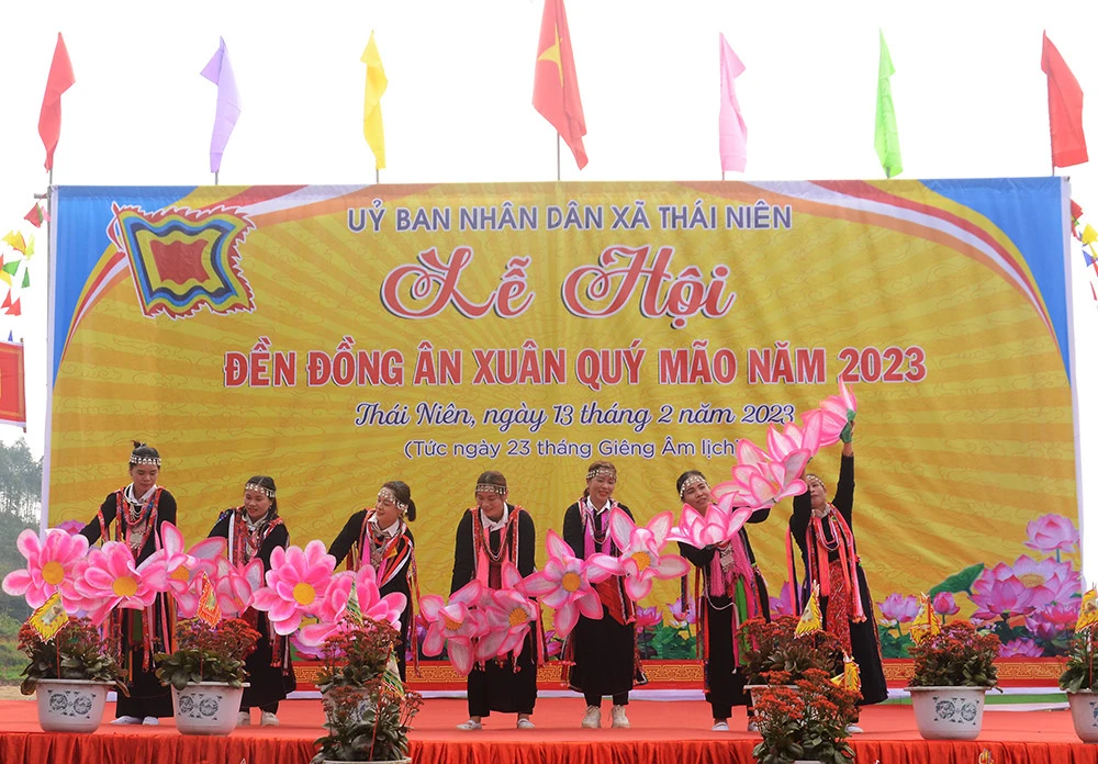 Tưng bừng khai hội đền Đồng Ân ảnh 1