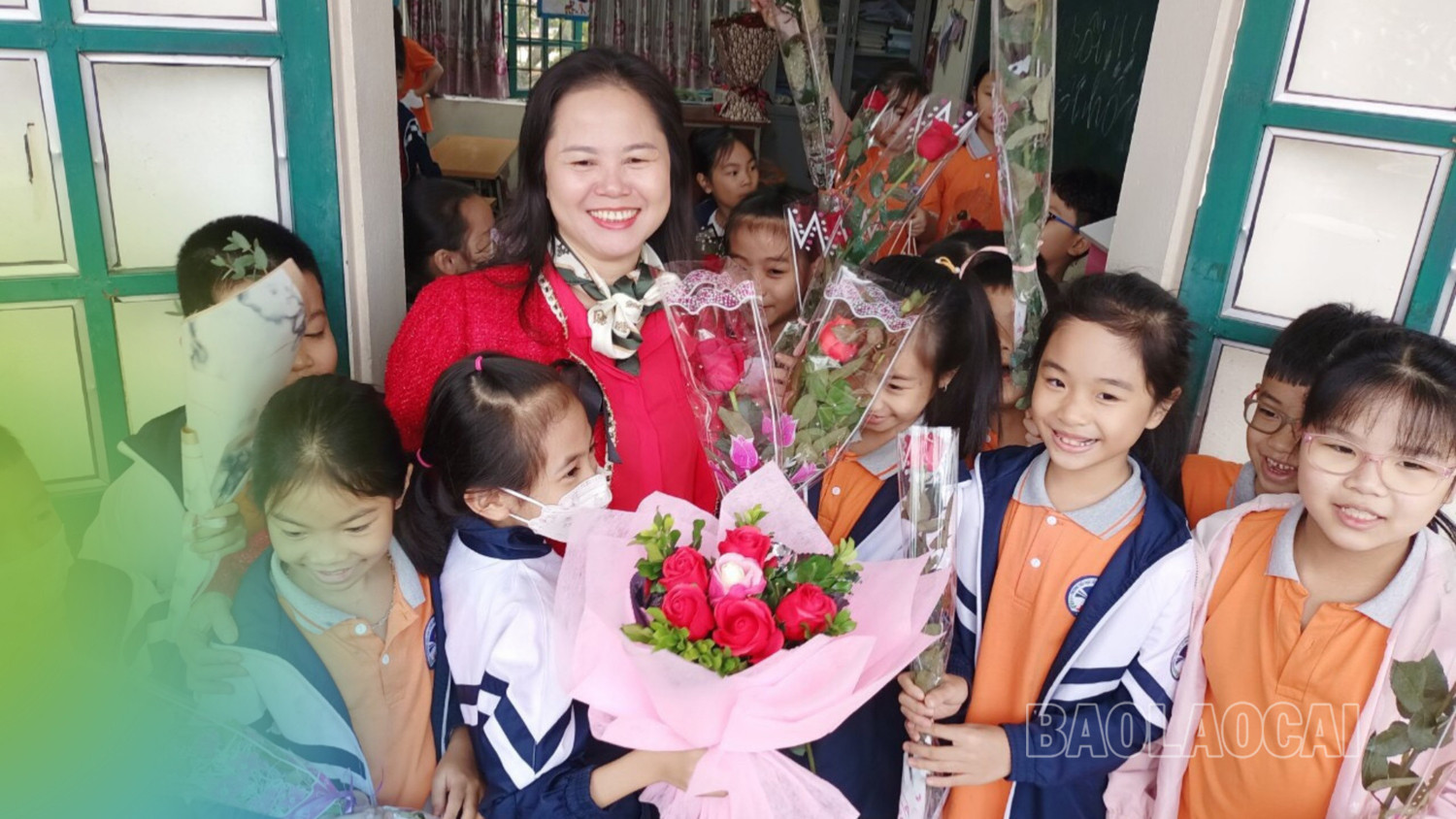 Niềm hạnh phúc của cô giáo Lê Thị Mùi là được chăm lo, dìu dắt các học trò thân yêu.