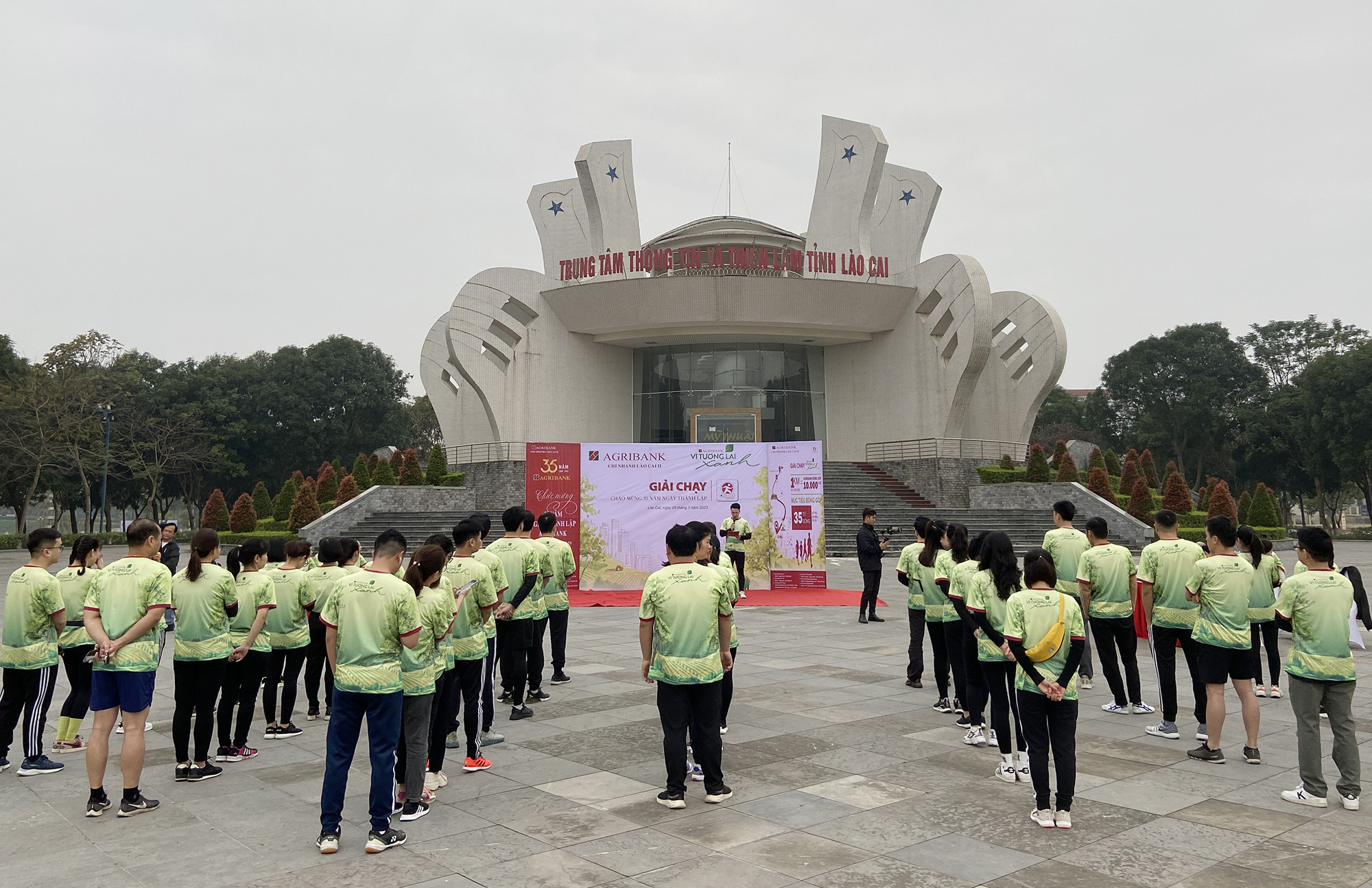 Quang cảnh Lễ phát động Giải chạy “Agribank - vì tương lai xanh”.