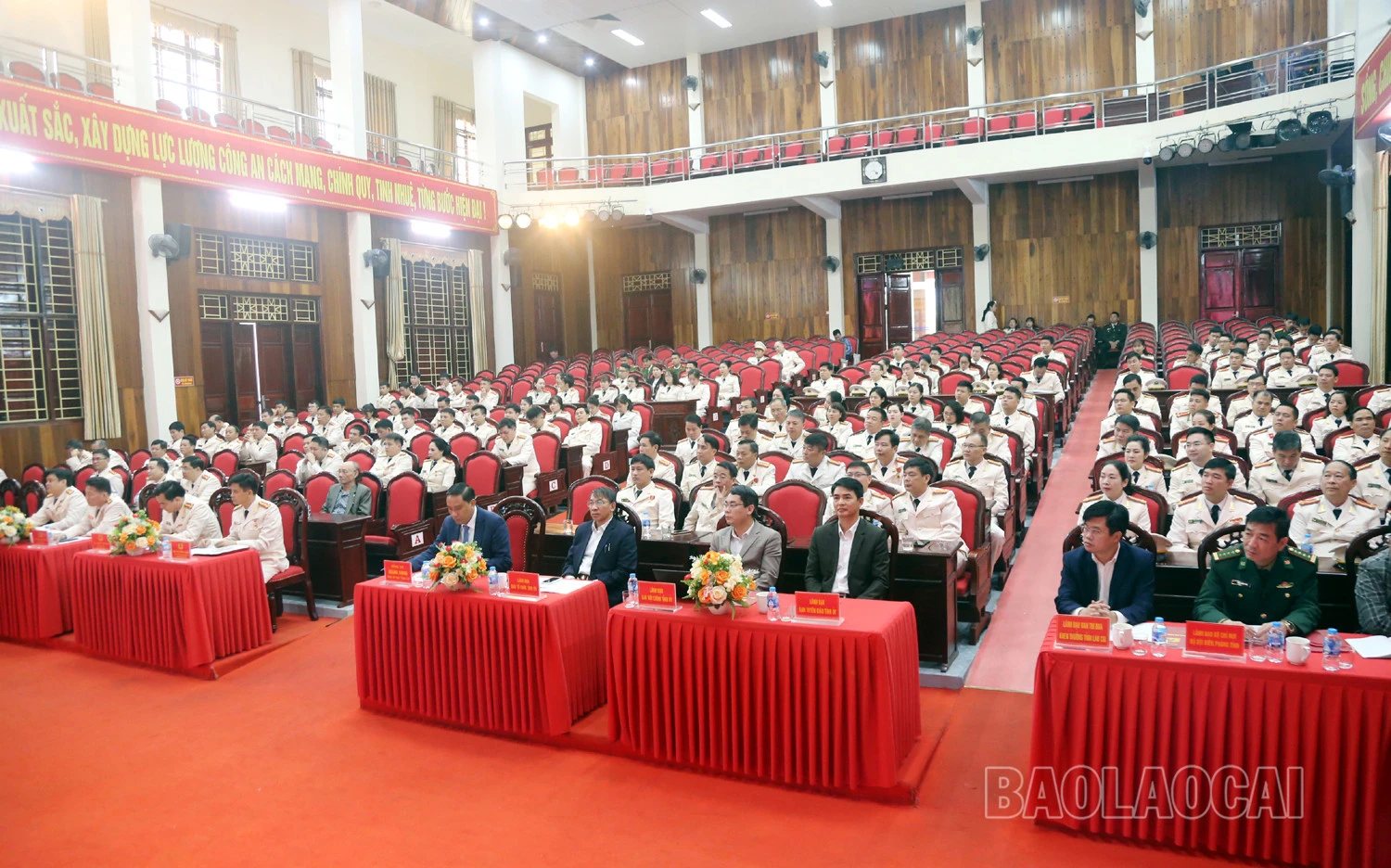 Quang cảnh buổi lễ. Các đại biểu dự buổi lễ.