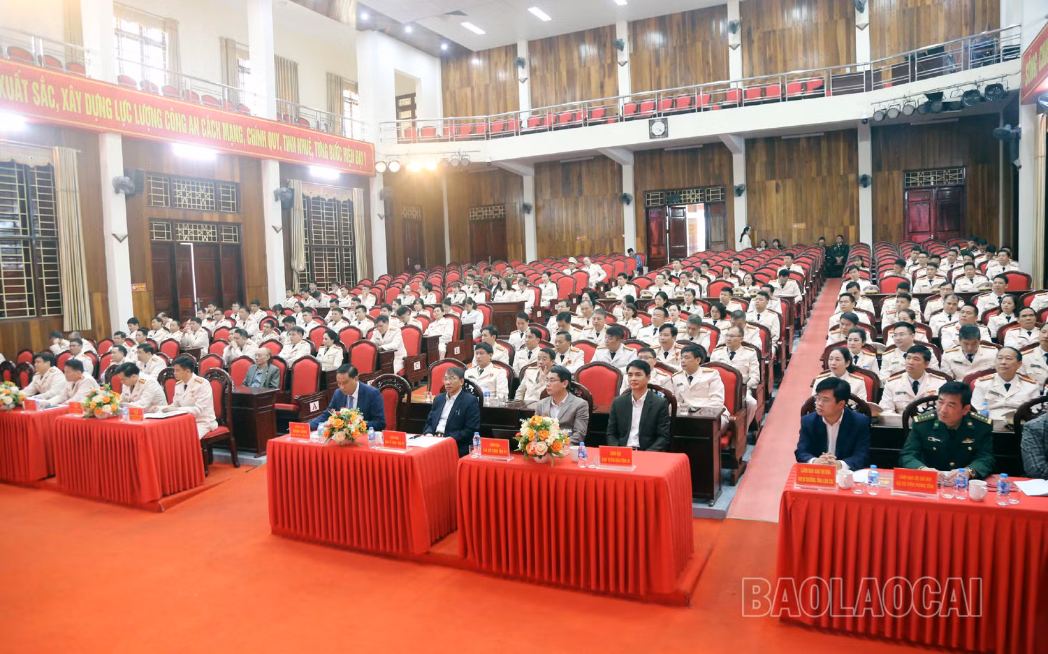 Quang cảnh buổi lễ. Các đại biểu dự buổi lễ.