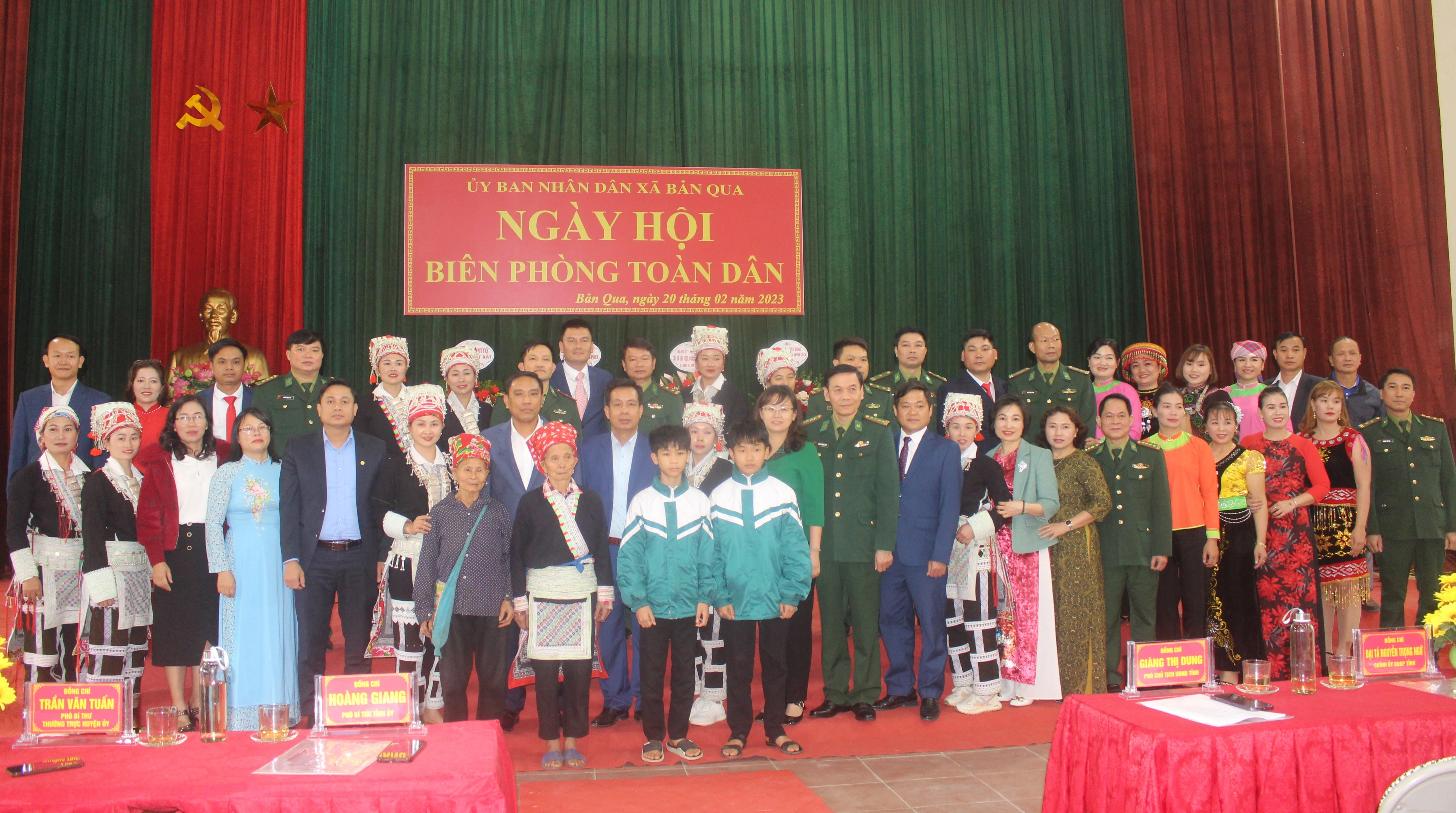 Phó Bí thư Tỉnh ủy Hoàng Giang dự Ngày hội Biên phòng toàn dân tại xã biên giới Bản Qua ảnh 2