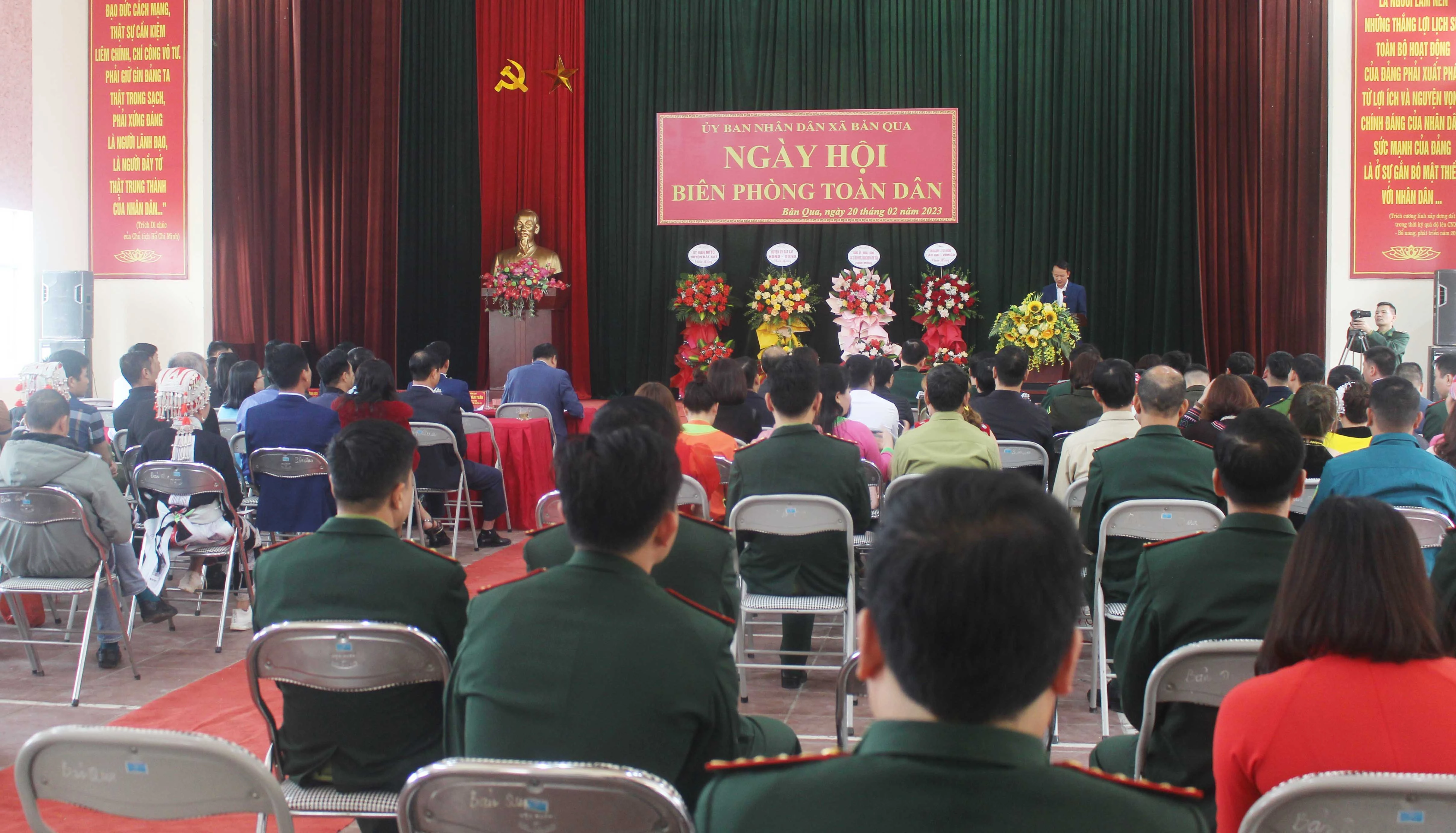 Phó Bí thư Tỉnh ủy Hoàng Giang dự Ngày hội Biên phòng toàn dân tại xã biên giới Bản Qua ảnh 1