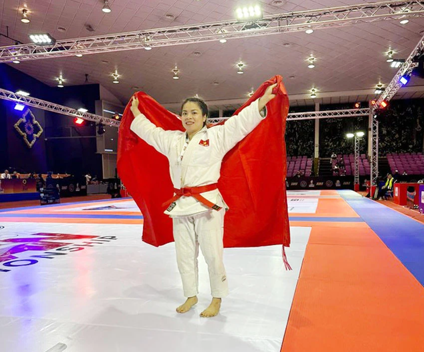 Dương Thị Thanh Minh giành HCV ở hạng cân 52kg nội dung contact nữ.