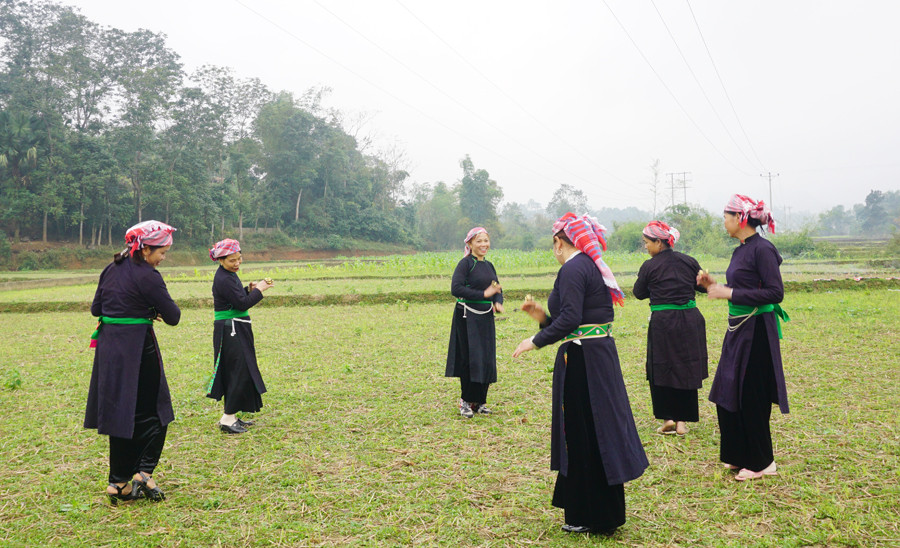 Ngày đầu năm cùng người Tày ra đồng tìm hướng kiêng ảnh 7 Ngày đầu năm cùng người Tày ra đồng tìm hướng kiêng ảnh 7