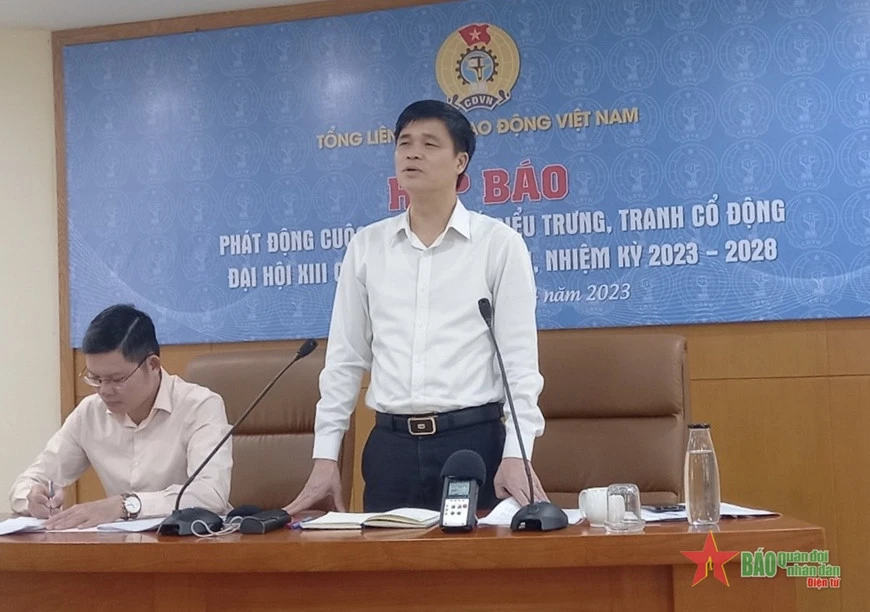 Đồng chí Ngọ Duy Hiểu, Phó chủ tịch Tổng Liên đoàn Lao động Việt Nam phát biểu tại buổi họp báo phát động Cuộc thi thiết kế Biểu trưng và tranh cổ động Đại hội XIII Công đoàn Việt Nam.