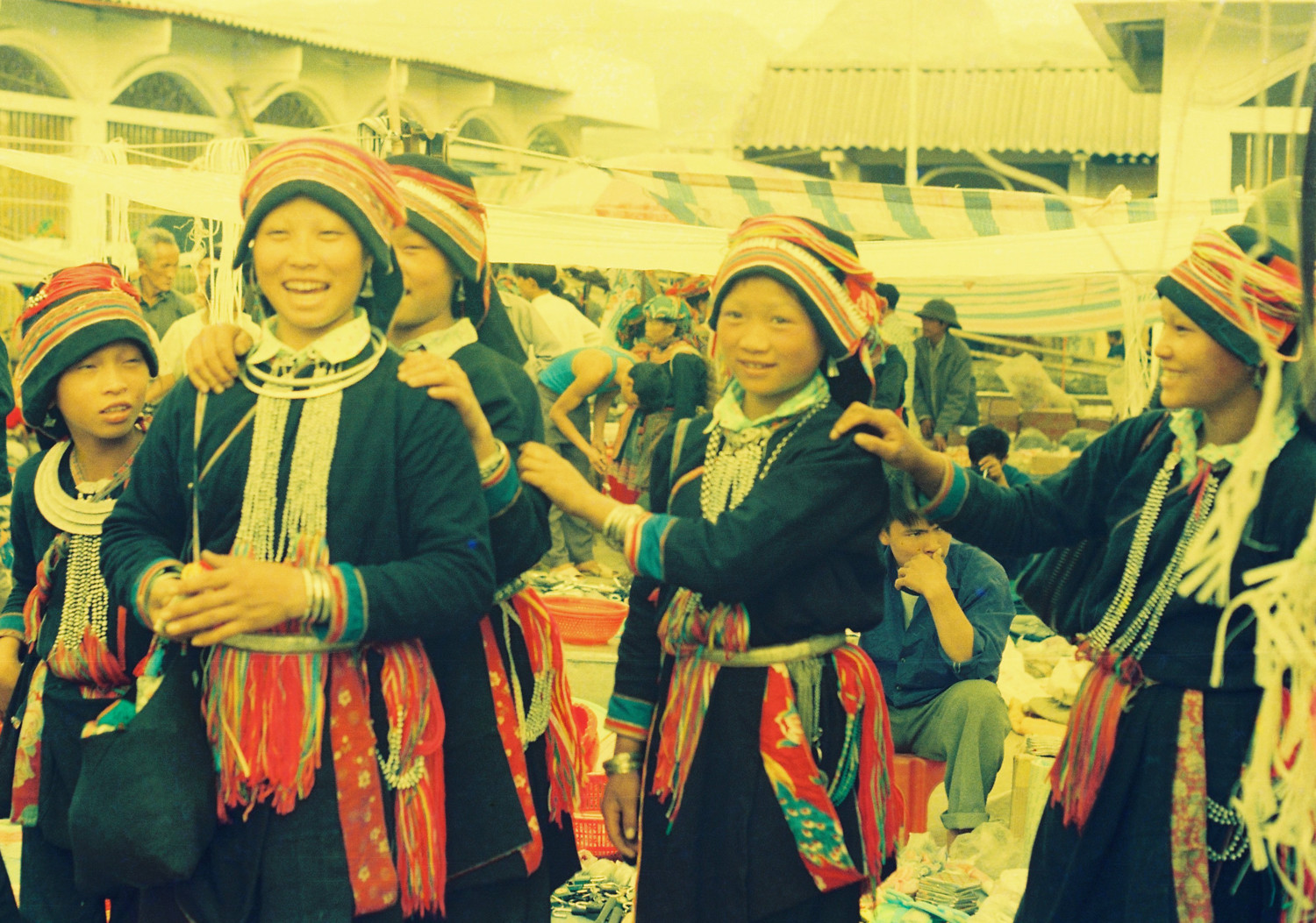 Chợ phiên vùng cao Bắc Hà xưa đẹp như vườn hoa di động ảnh 6 Chợ phiên vùng cao Bắc Hà xưa đẹp như vườn hoa di động ảnh 6