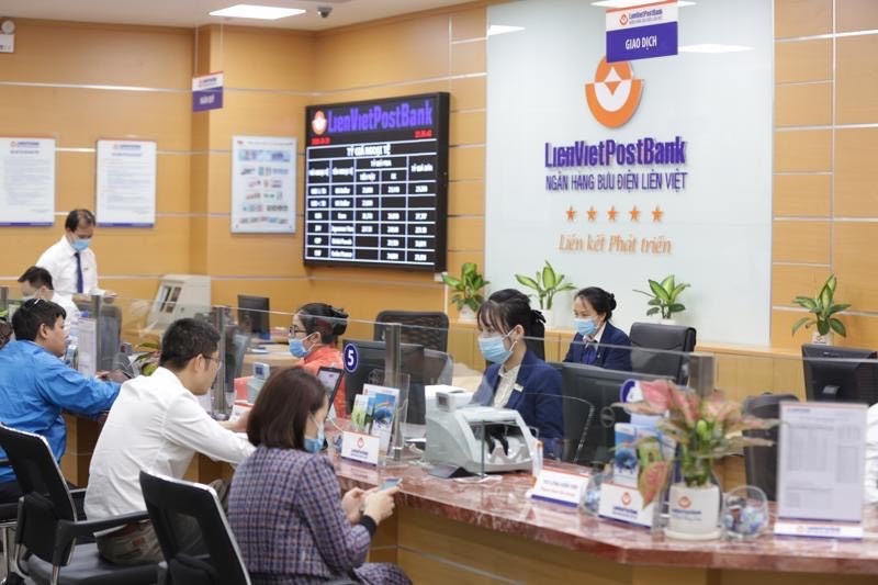 Hỗ trợ doanh nghiệp tiếp cận vốn “rẻ” ảnh 1 Giao dịch tại LienVietPostBank.