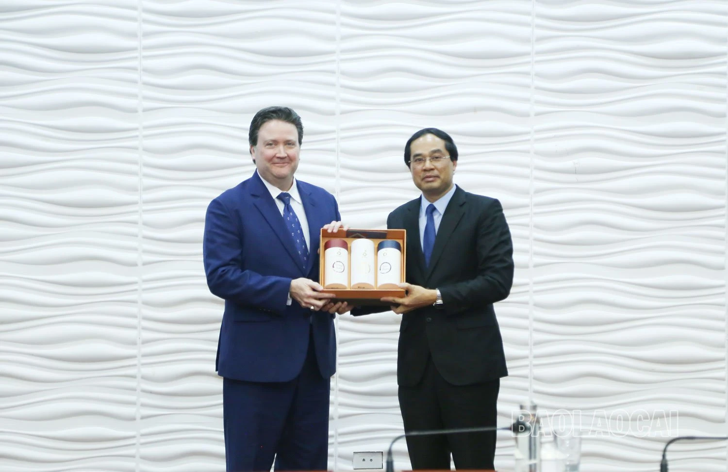 Đại sứ đặc mệnh toàn quyền Hợp chúng quốc Hoa Kỳ thăm, làm việc tại Lào Cai ảnh 4 Đại sứ đặc mệnh toàn quyền Hợp chúng quốc Hoa Kỳ thăm, làm việc tại Lào Cai ảnh 4