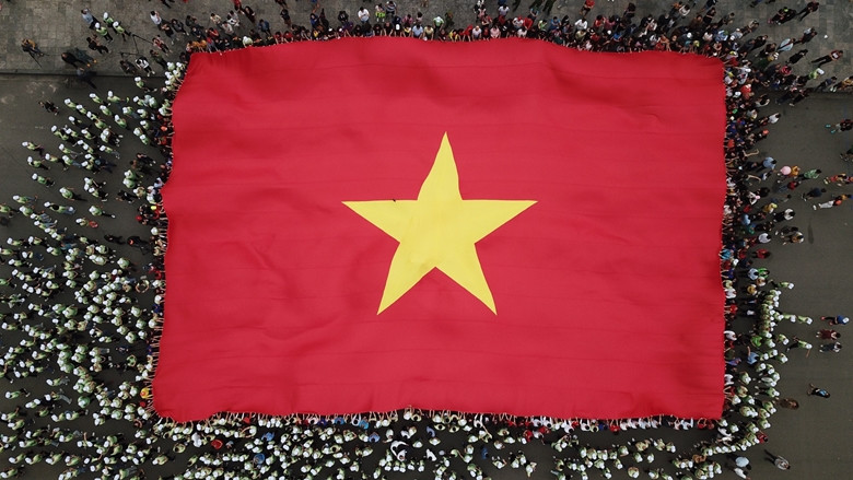 Tiền Phong marathon được trao kỷ lục vì có số VĐV tham gia chào cờ và hát quốc ca đông nhất trên quảng trường tại Việt Nam. Tiền Phong marathon được trao kỷ lục vì có số VĐV tham gia chào cờ và hát quốc ca đông nhất trên quảng trường tại Việt Nam.