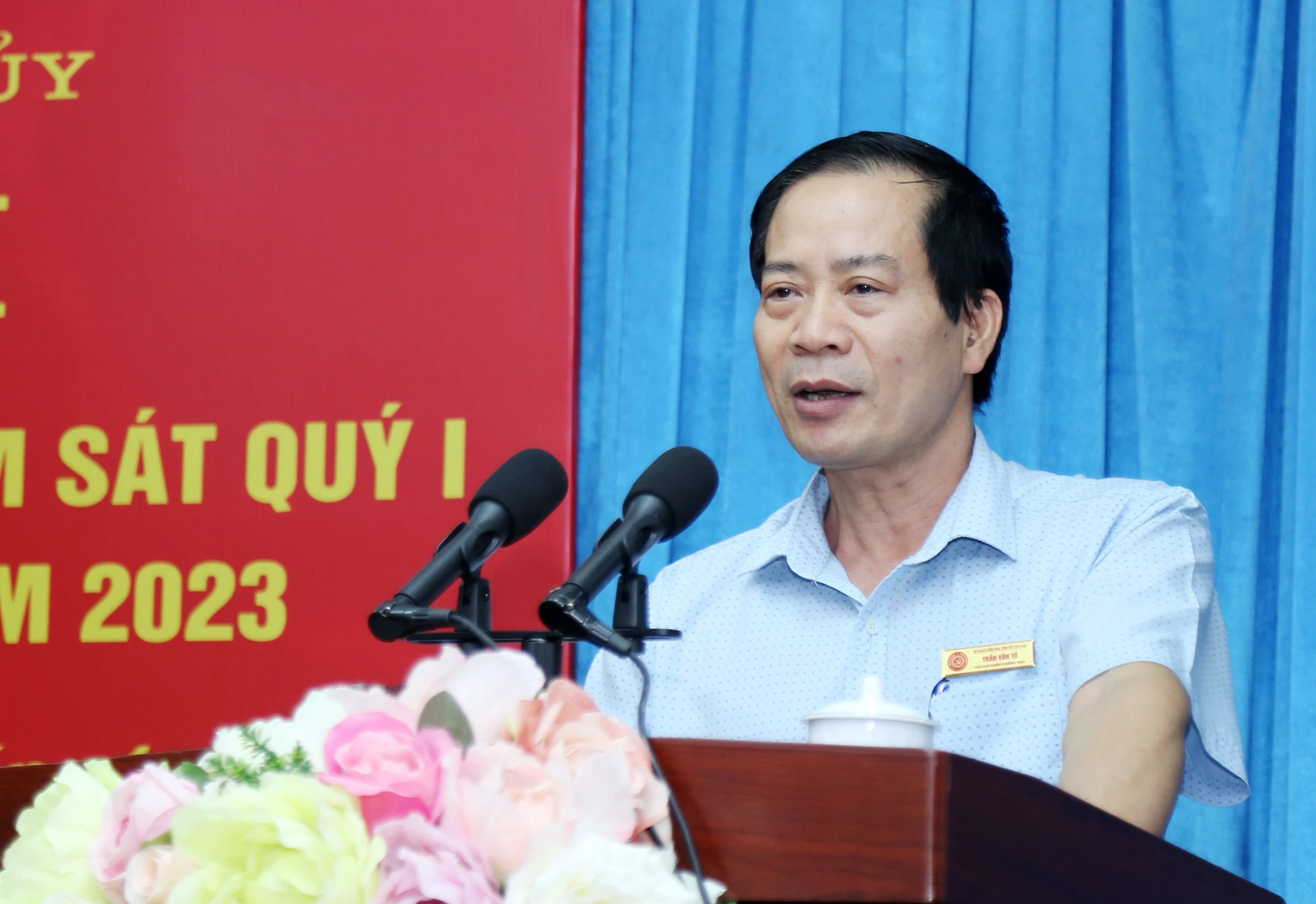 Đồng chí Trần Văn Tỏ, Phó Chủ nhiệm Thường trực UBKT Tỉnh ủy phát biểu tại hội nghị.