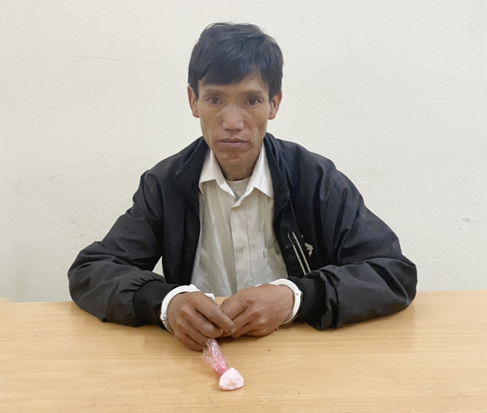 Đối tượng Gì A Nông và tang vật. Đối tượng Gì A Nông và tang vật.