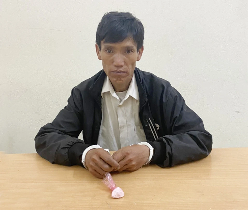 Đối tượng Gì A Nông và tang vật. Đối tượng Gì A Nông và tang vật.