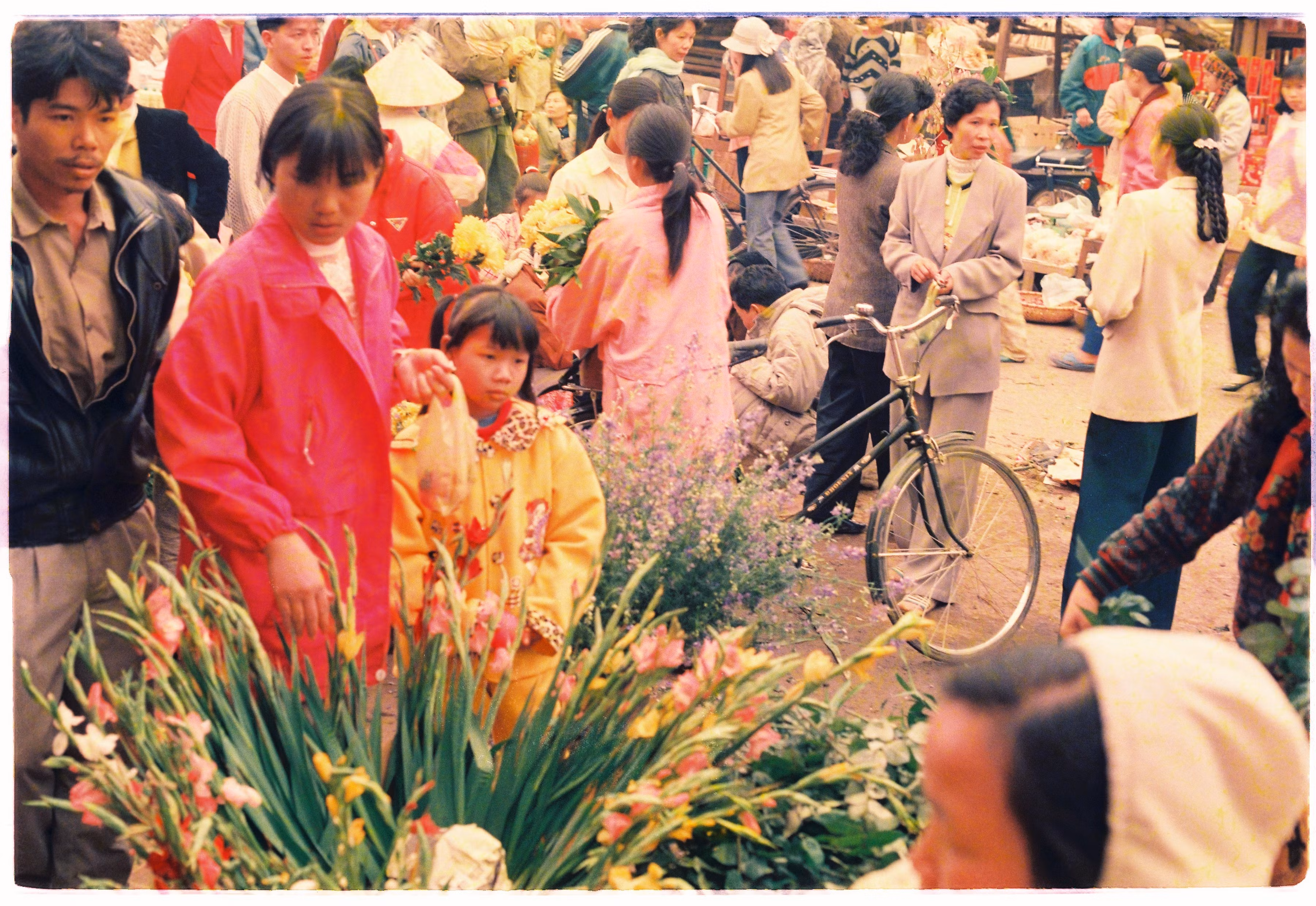 Hình ảnh chợ tết Cốc Lếu những năm đầu tái lập&nbsp;tỉnh ảnh 7