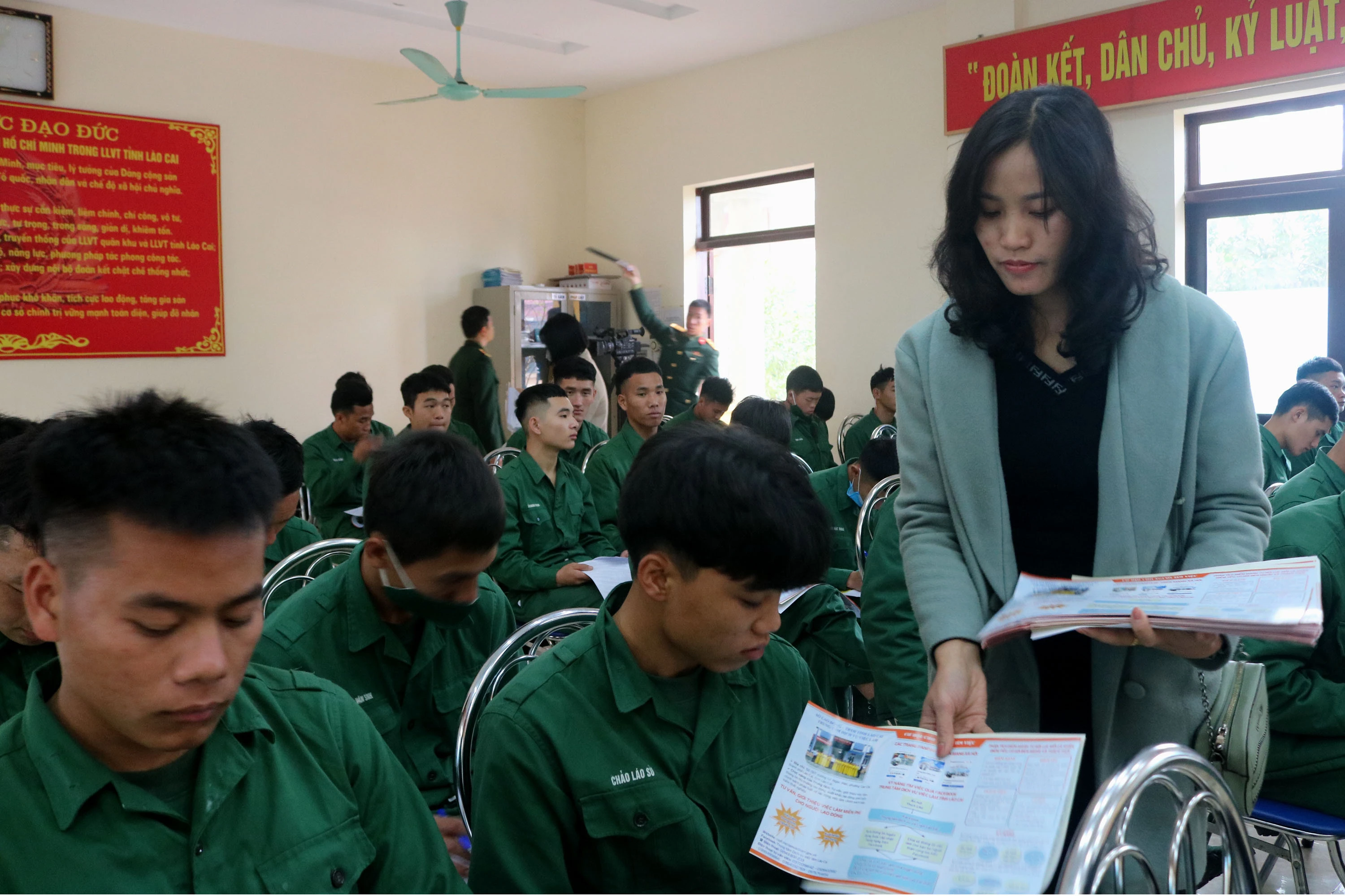 Huyện Bát Xát và Mường Khương đón quân nhân hoàn thành nghĩa vụ quân sự ảnh 2