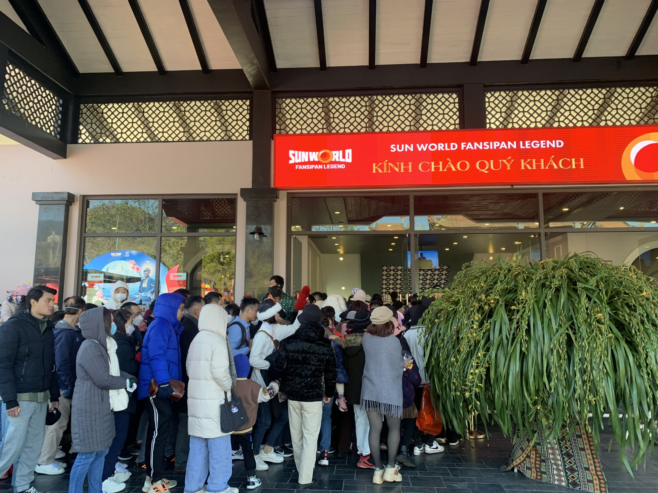 Khách du lịch đến Lào Cai trong kỳ nghỉ tết Nguyên đán tăng 160% so với cùng kỳ năm 2022 ảnh 3 Khách du lịch đến Lào Cai trong kỳ nghỉ tết Nguyên đán tăng 160% so với cùng kỳ năm 2022 ảnh 3