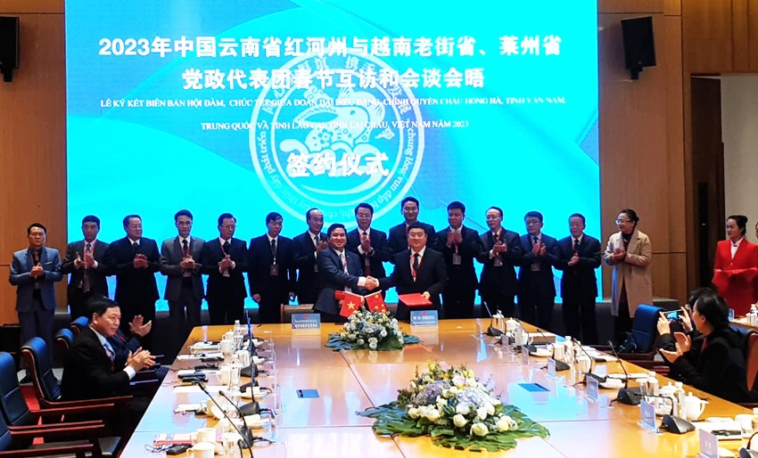 Tỉnh Lào Cai và Lai Châu hội đàm, chúc tết châu Hồng Hà, tỉnh Vân Nam, Trung Quốc ảnh 4 Tỉnh Lào Cai và Lai Châu hội đàm, chúc tết châu Hồng Hà, tỉnh Vân Nam, Trung Quốc ảnh 4
