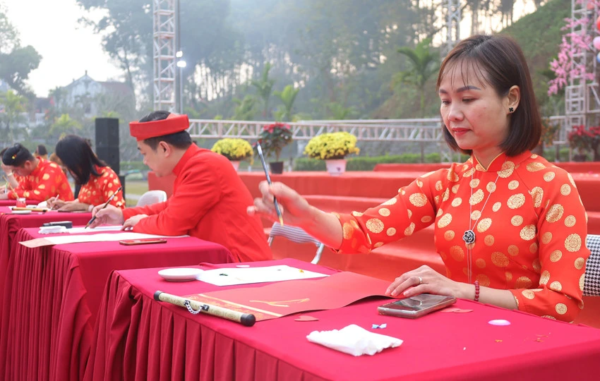 Sôi nổi ngày hội khai bút đầu xuân ảnh 3 Sôi nổi ngày hội khai bút đầu xuân ảnh 3