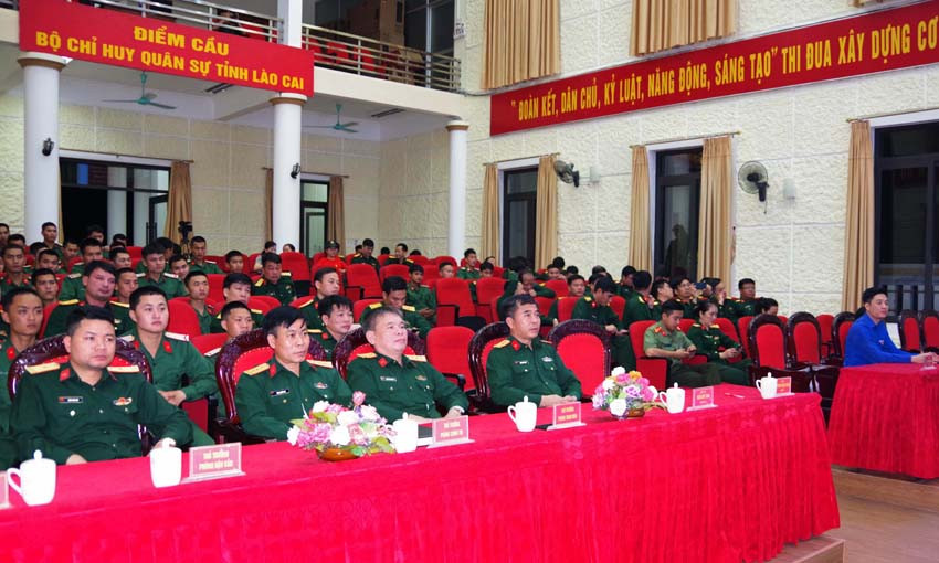 Đại biểu dự tọa đàm.