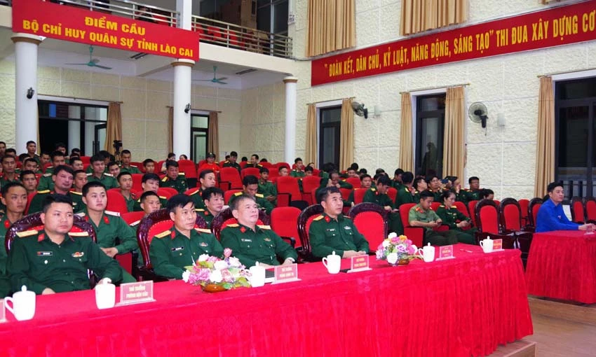 Đại biểu dự tọa đàm.