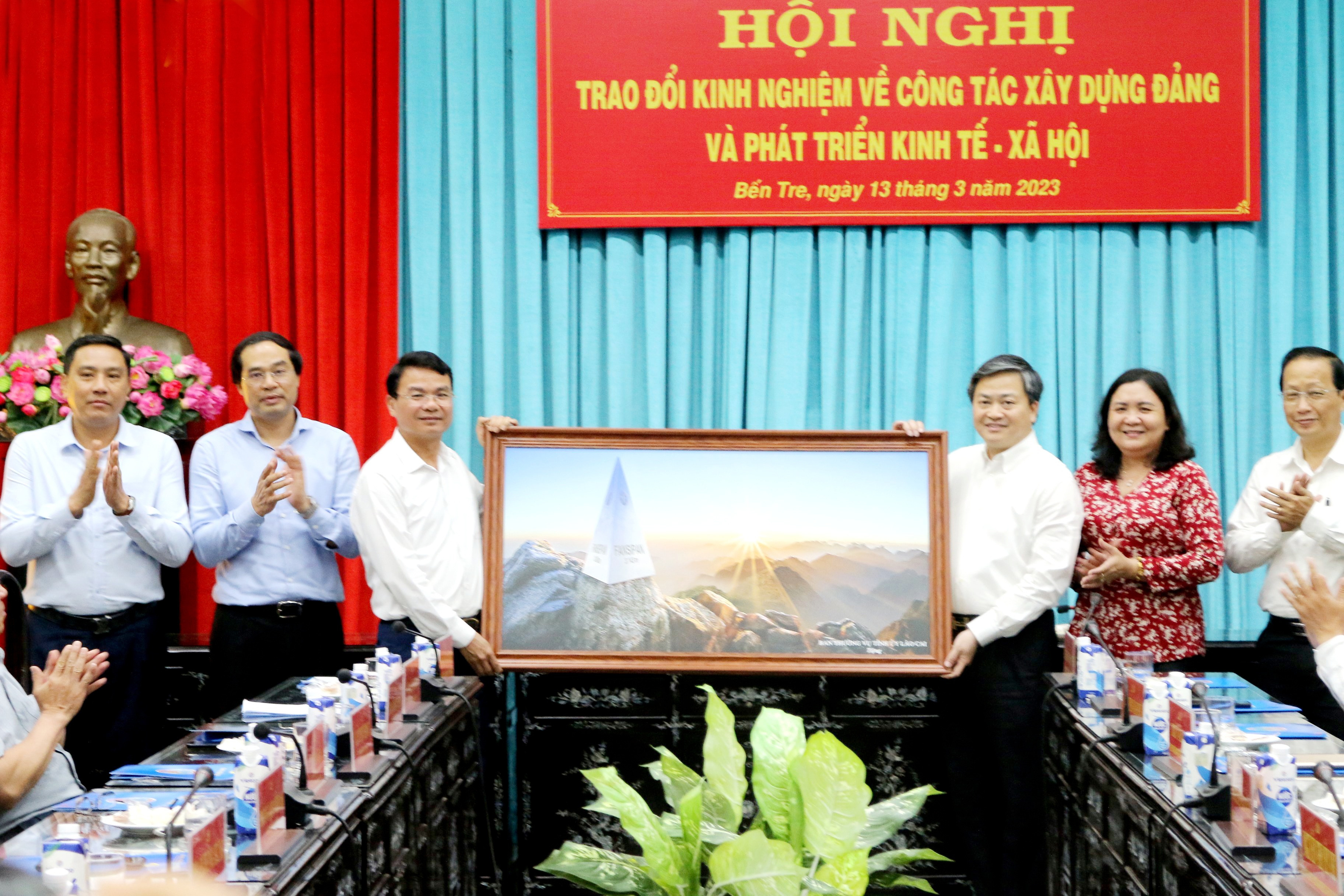 Đoàn công tác của Tỉnh ủy Lào Cai thăm và làm việc tại tỉnh Bến Tre ảnh 2