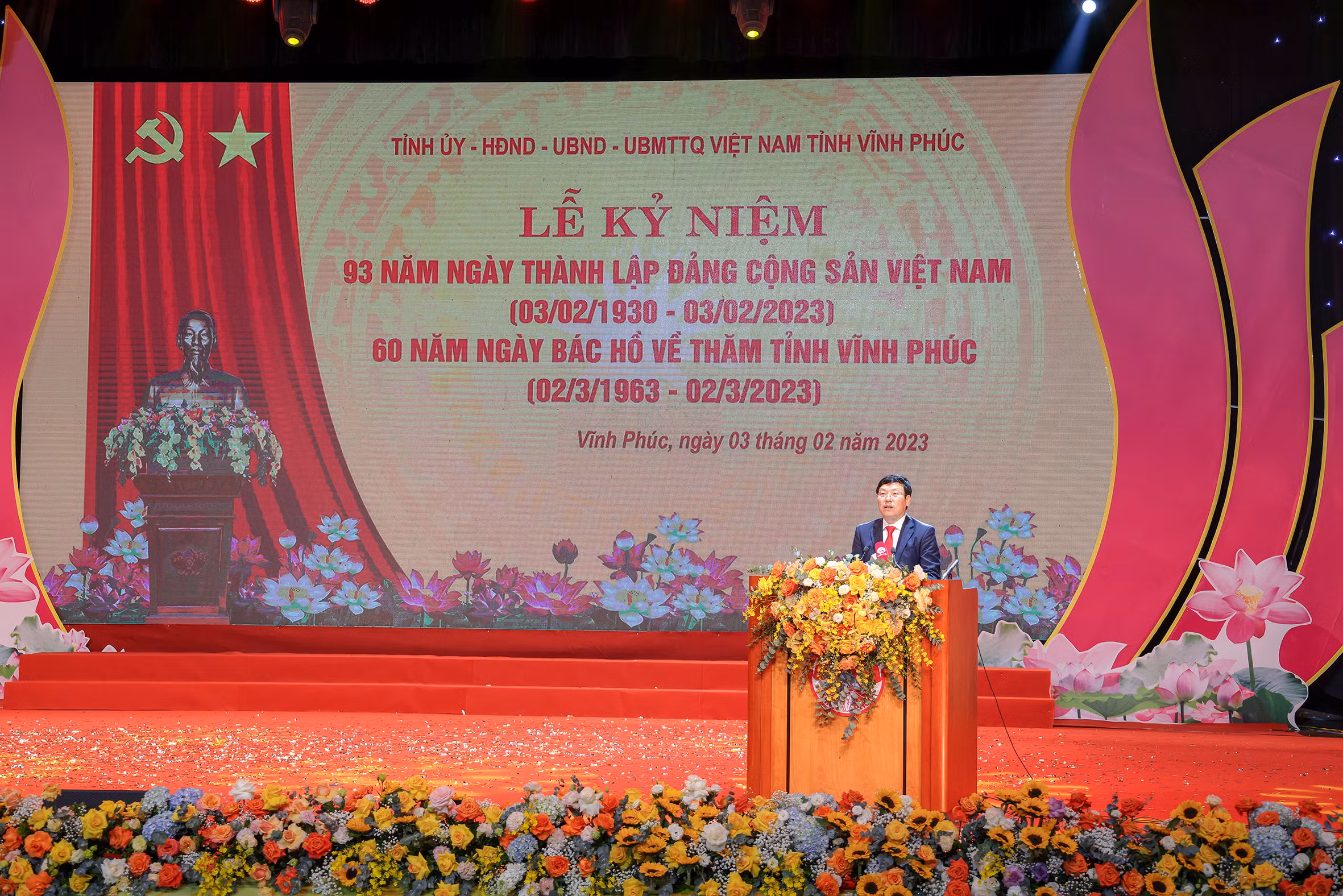 Chủ tịch UBND tỉnh Lê Duy Thành phát động phong trào thi đua.