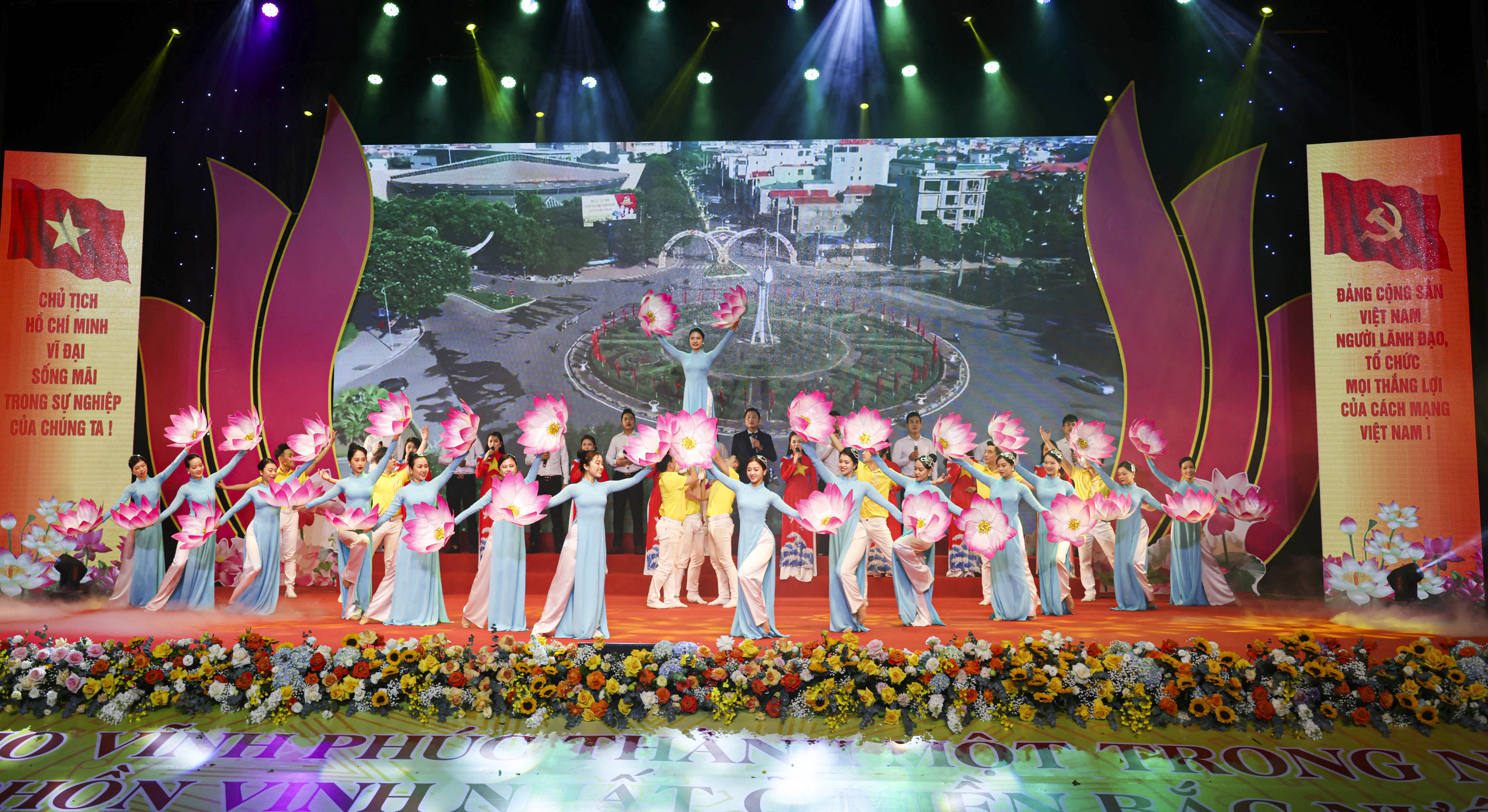 Các tiết mục văn nghệ đặc sắc chào mừng lễ kỷ niệm. Các tiết mục văn nghệ đặc sắc chào mừng lễ kỷ niệm.