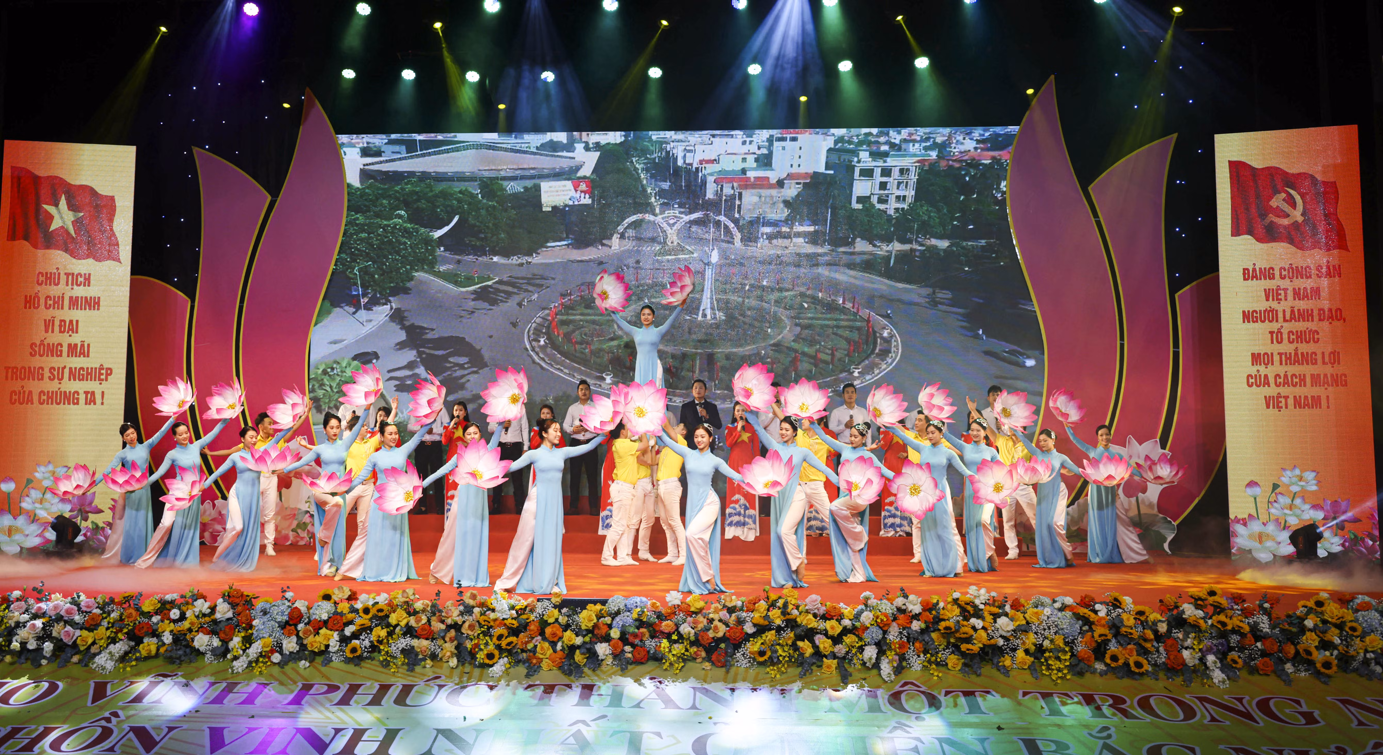 Các tiết mục văn nghệ đặc sắc chào mừng lễ kỷ niệm.