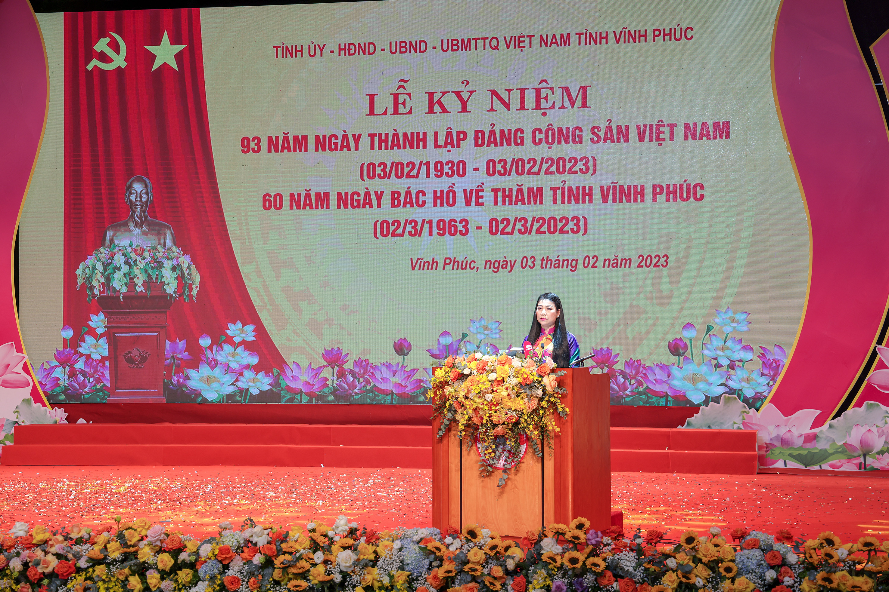 Bí thư Tỉnh ủy Hoàng Thị Thúy Lan đọc diễn văn tại lễ kỷ niệm. Bí thư Tỉnh ủy Hoàng Thị Thúy Lan đọc diễn văn tại lễ kỷ niệm.