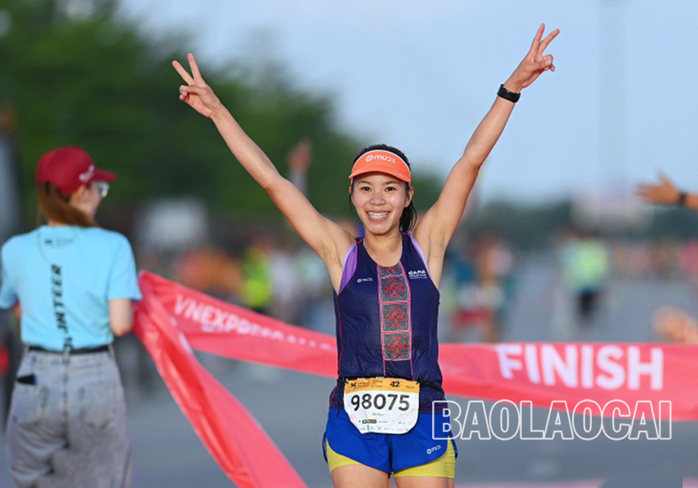 Hà Thị Hậu (Lào Cai) vô địch giải chạy VM Ho Chi Minh City Midnight ảnh 1