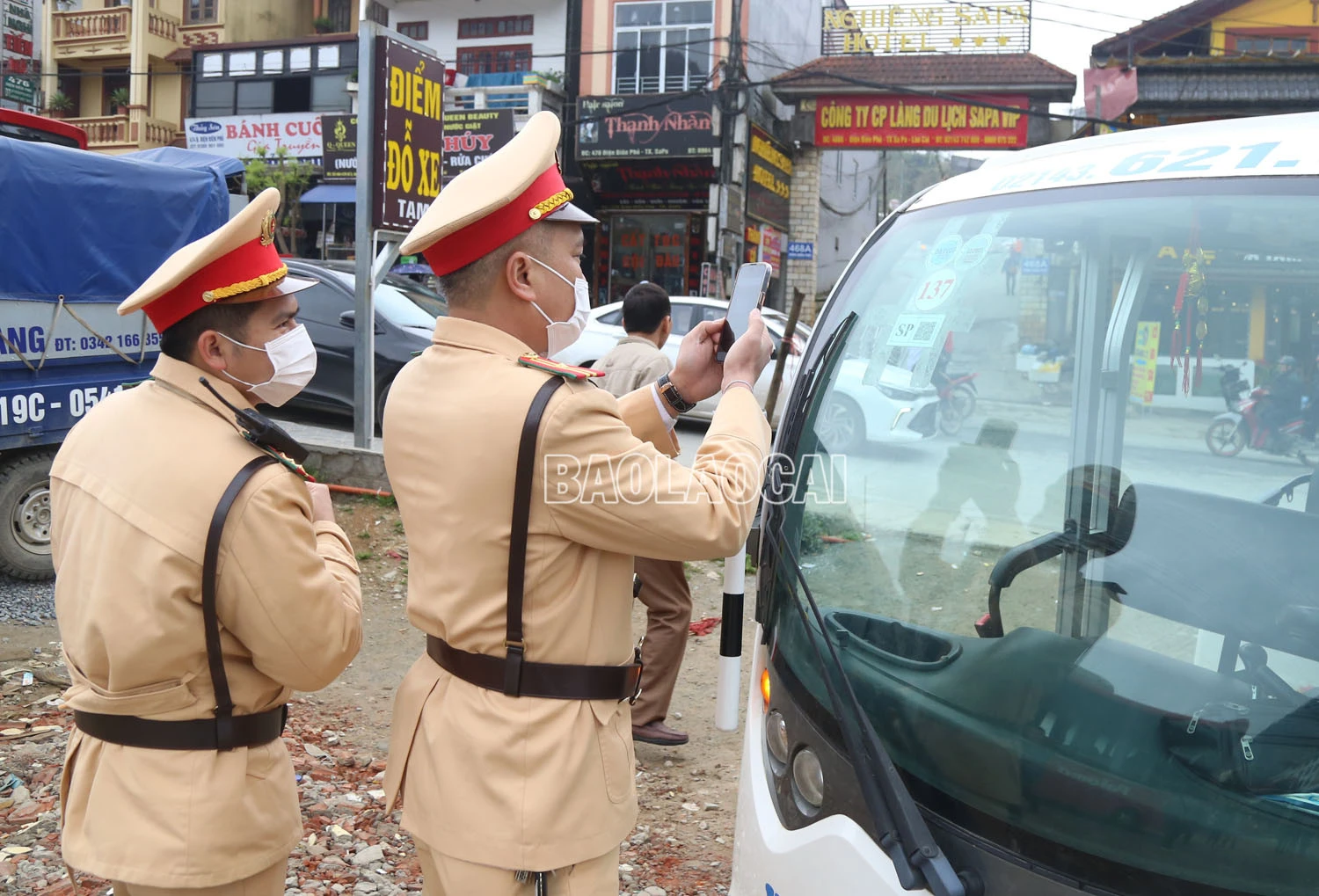 Công an thị xã Sa Pa xử phạt 6 chủ xe điện hoạt động không phép ảnh 2 Công an thị xã Sa Pa xử phạt 6 chủ xe điện hoạt động không phép ảnh 2