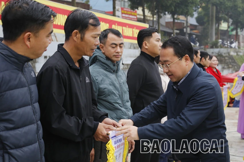 Khởi tranh Giải Vô địch kéo co, đẩy gậy, bắn nỏ tỉnh Lào Cai năm 2023 ảnh 3