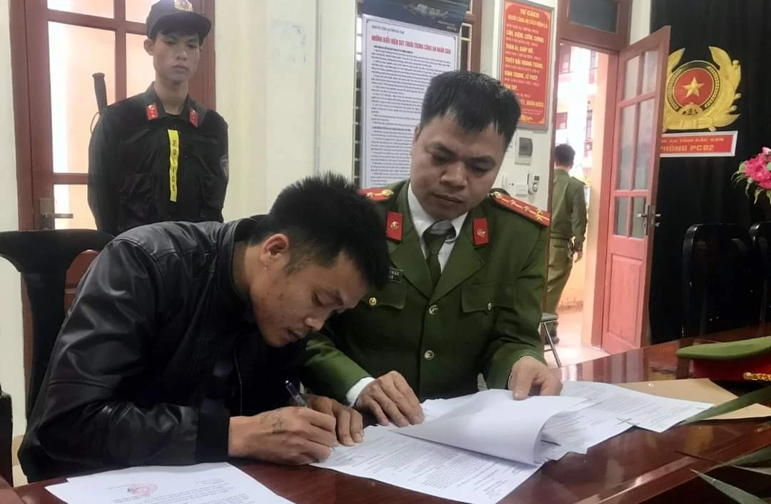 Một trong ba đối tượng trên tại công an. 