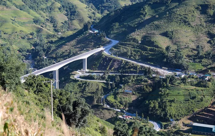 Điều chỉnh chủ trương đầu tư Dự án xây dựng đường nối cao tốc Nội Bài – Lào Cai đến thị xã Sa Pa ảnh 1