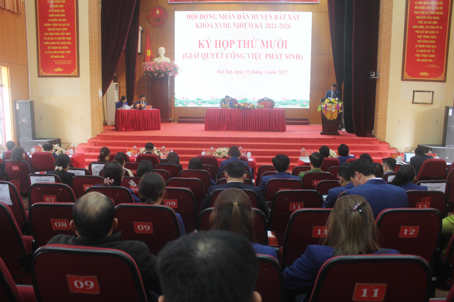 Quang cảnh kỳ họp. Quang cảnh kỳ họp.