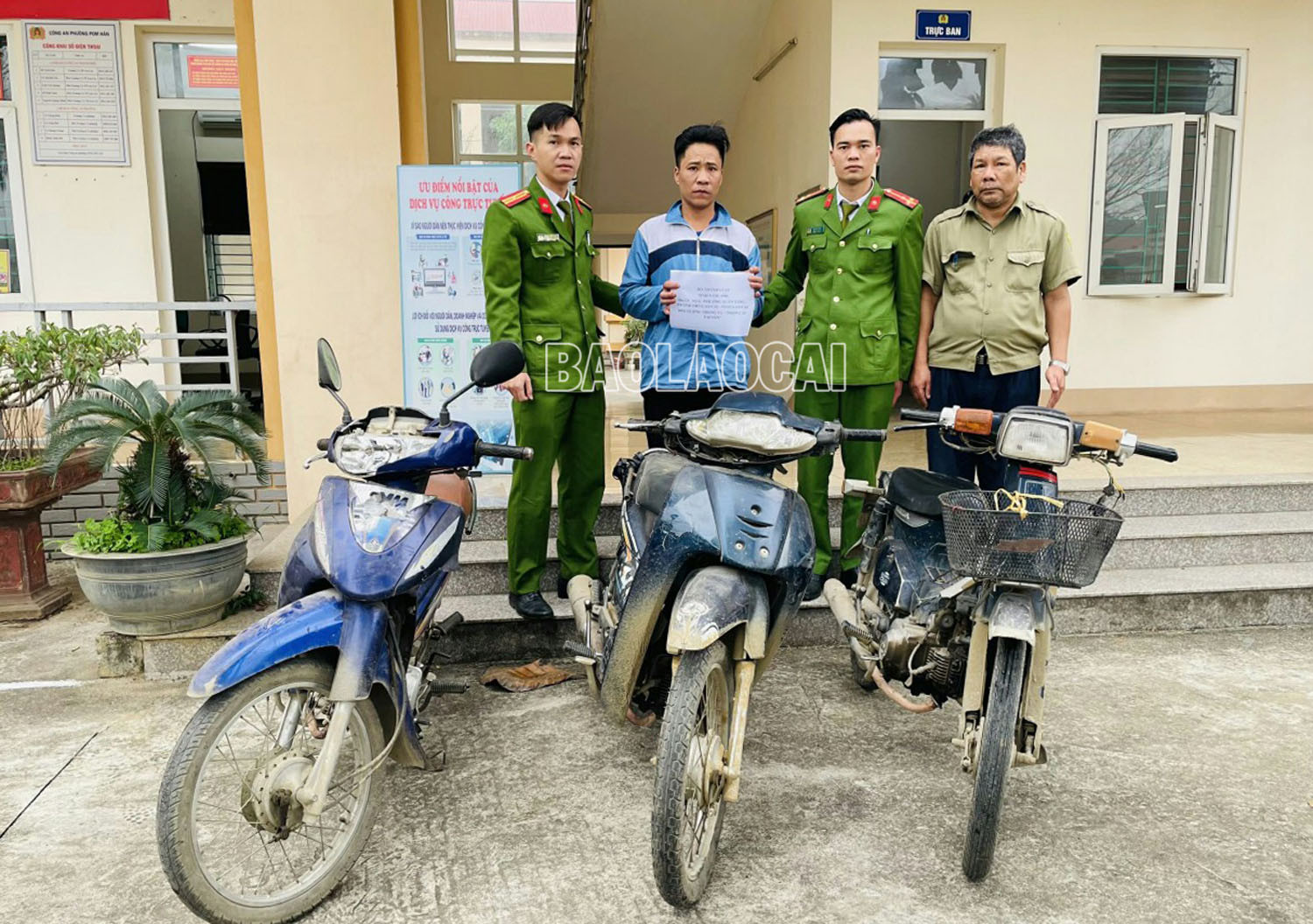 Công an thành phố Lào Cai bắt giữ đối tượng trộm 3 xe máy ảnh 1