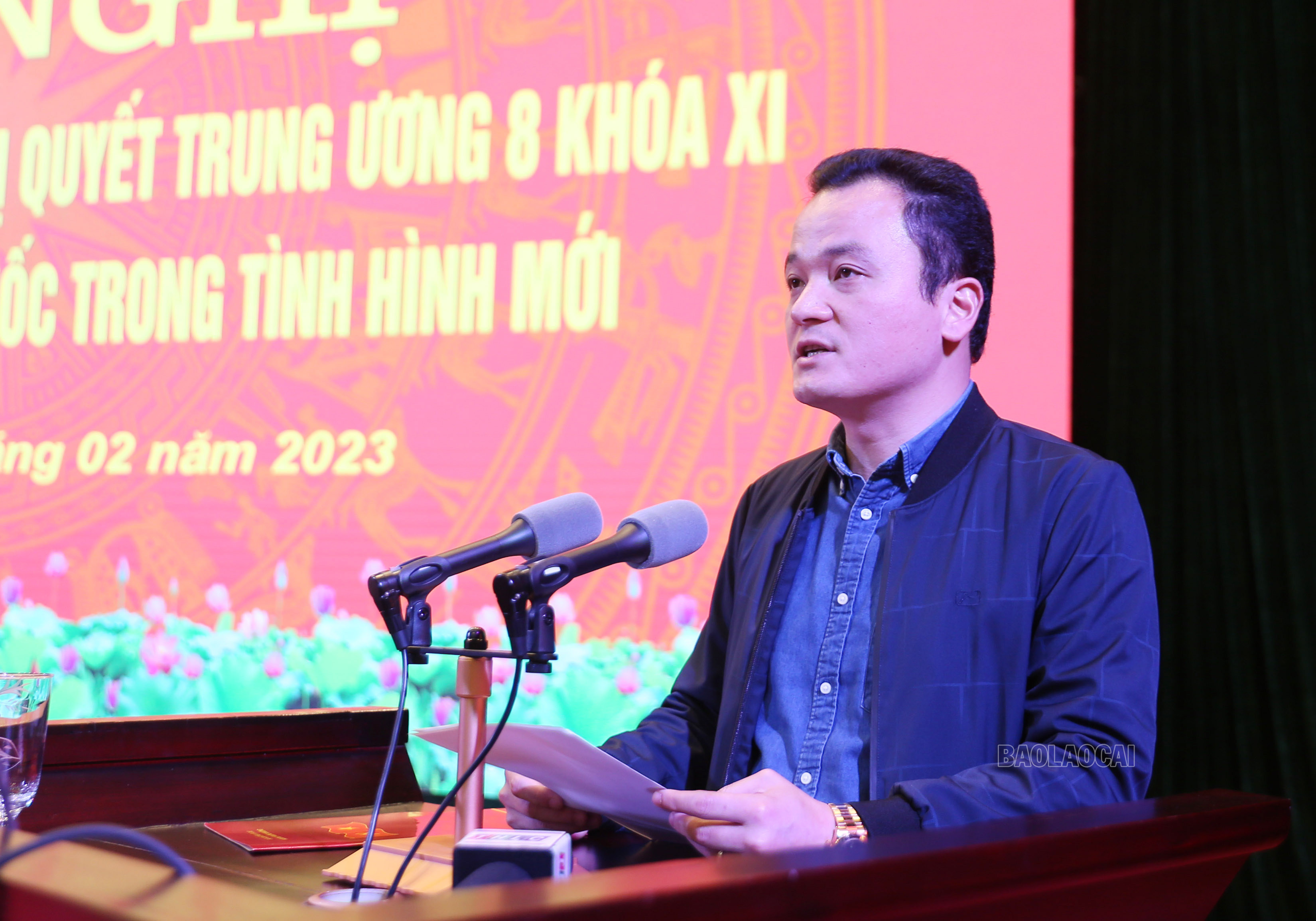 Các đại biểu tham luận tại hội nghị. Các đại biểu tham luận tại hội nghị.