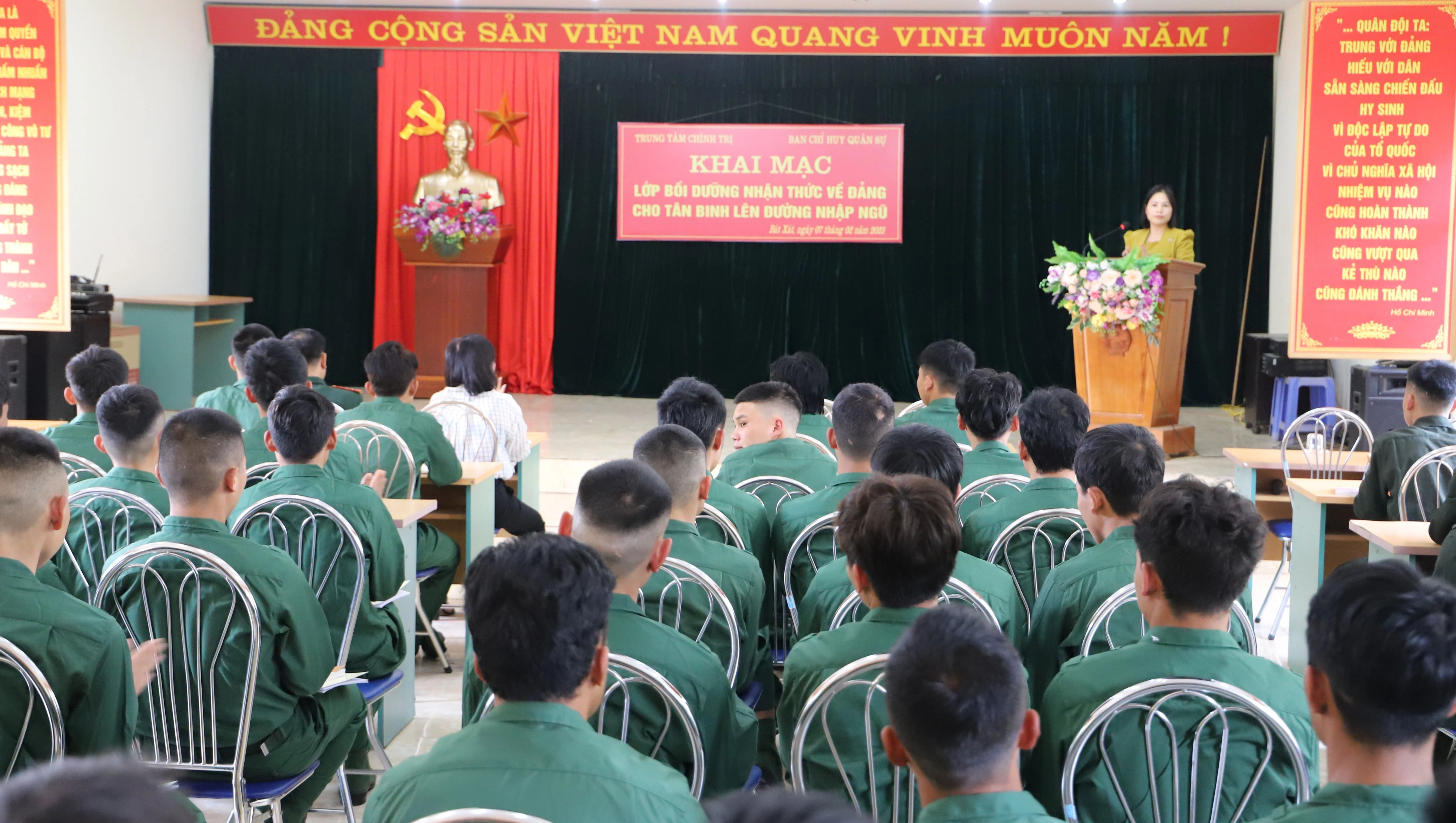 Quang cảnh lớp bồi dưỡng.