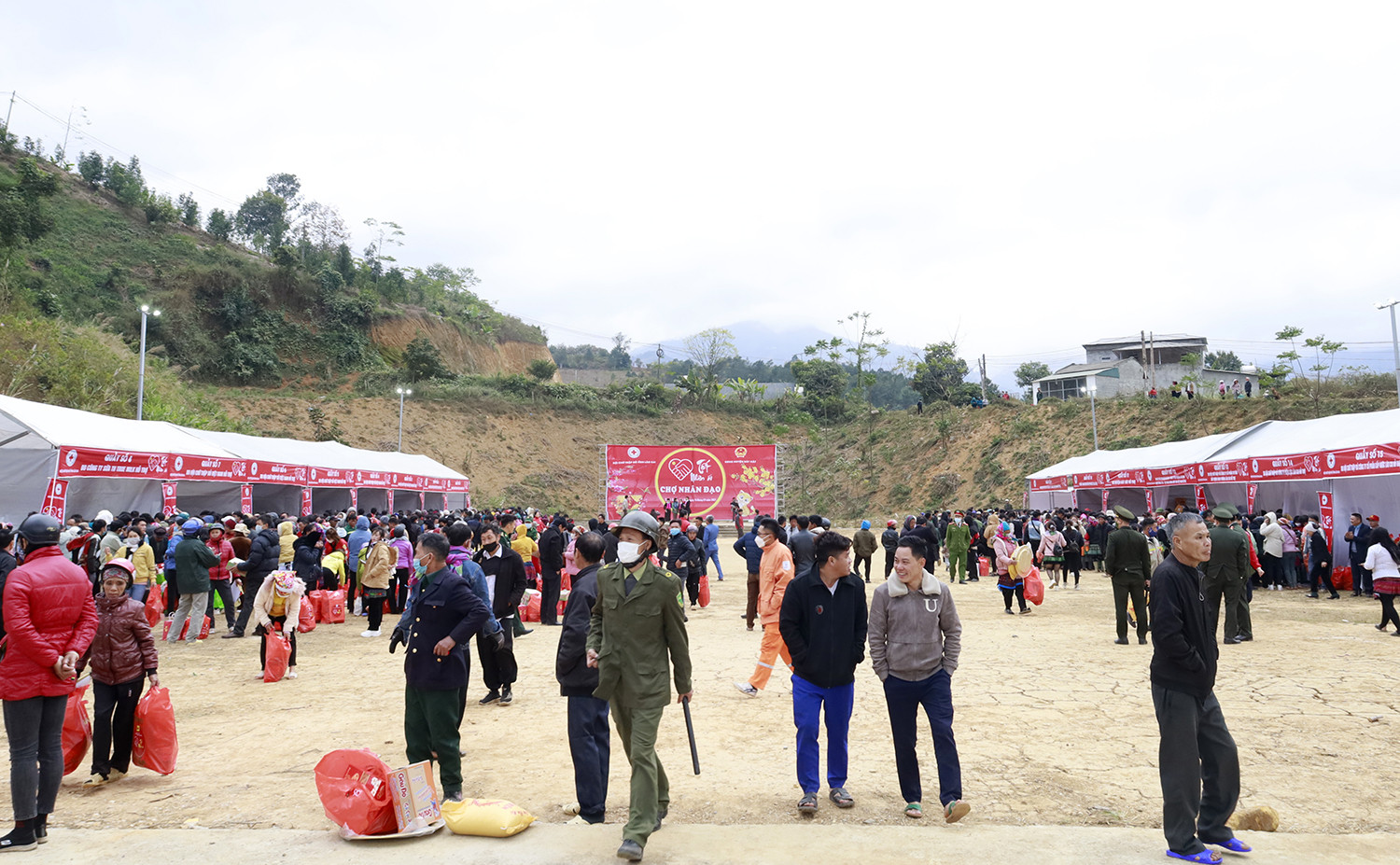 Ấm áp trước thềm xuân Quý Mão ảnh 1