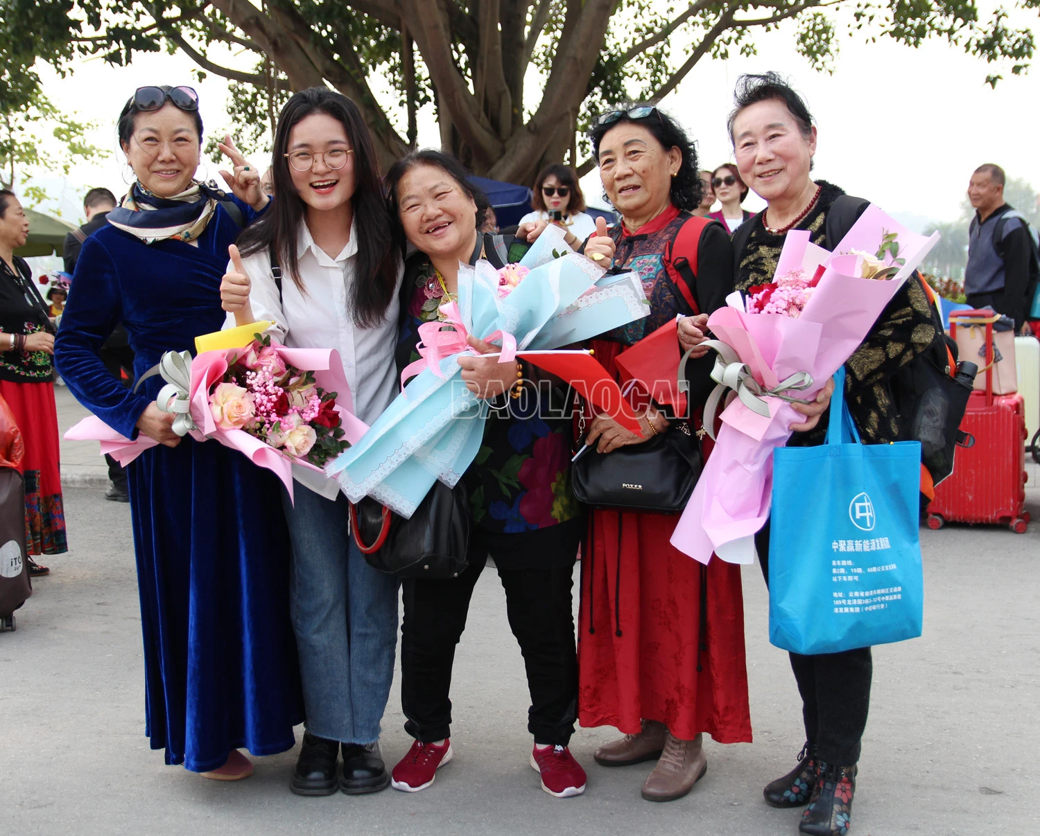 Chào đón đoàn khách du lịch Trung Quốc đầu tiên qua Cửa khẩu Quốc tế Lào Cai ảnh 5