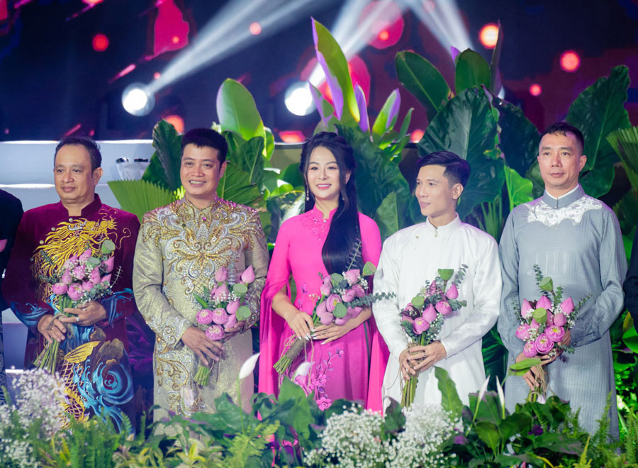 Cô gái Tày lan toả tình yêu áo dài tới giới trẻ ảnh 1 Cô gái Tày lan toả tình yêu áo dài tới giới trẻ ảnh 1