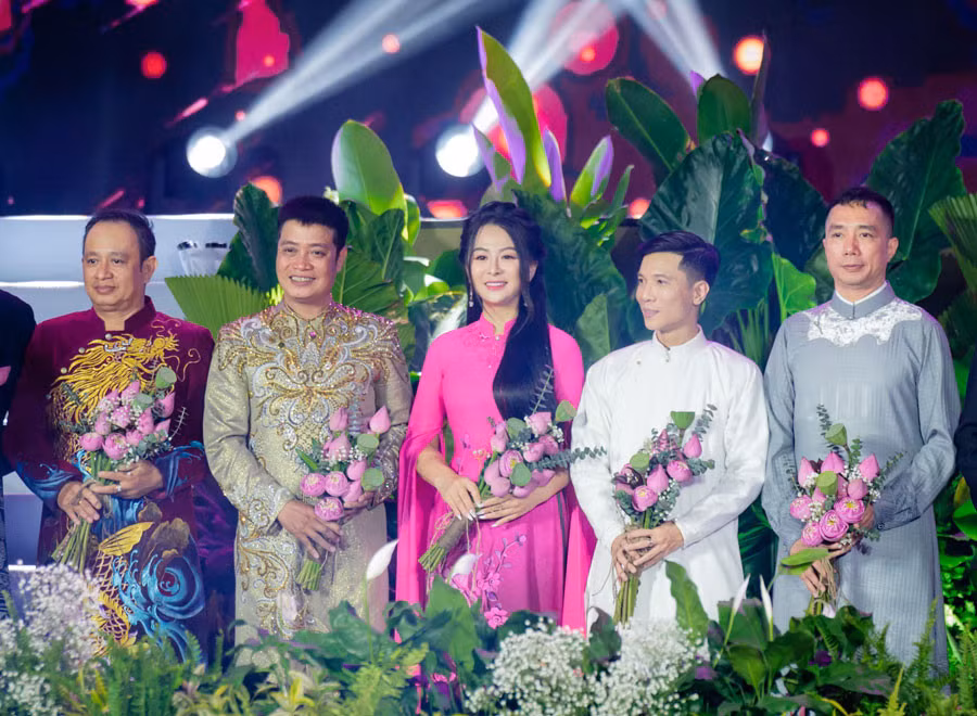 Cô gái Tày lan toả tình yêu áo dài tới giới trẻ ảnh 1