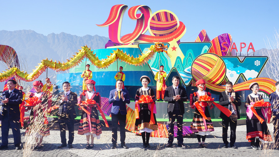 Tưng bừng Lễ hội khèn hoa và Hội xuân mở cổng trời Fansipan ảnh 2