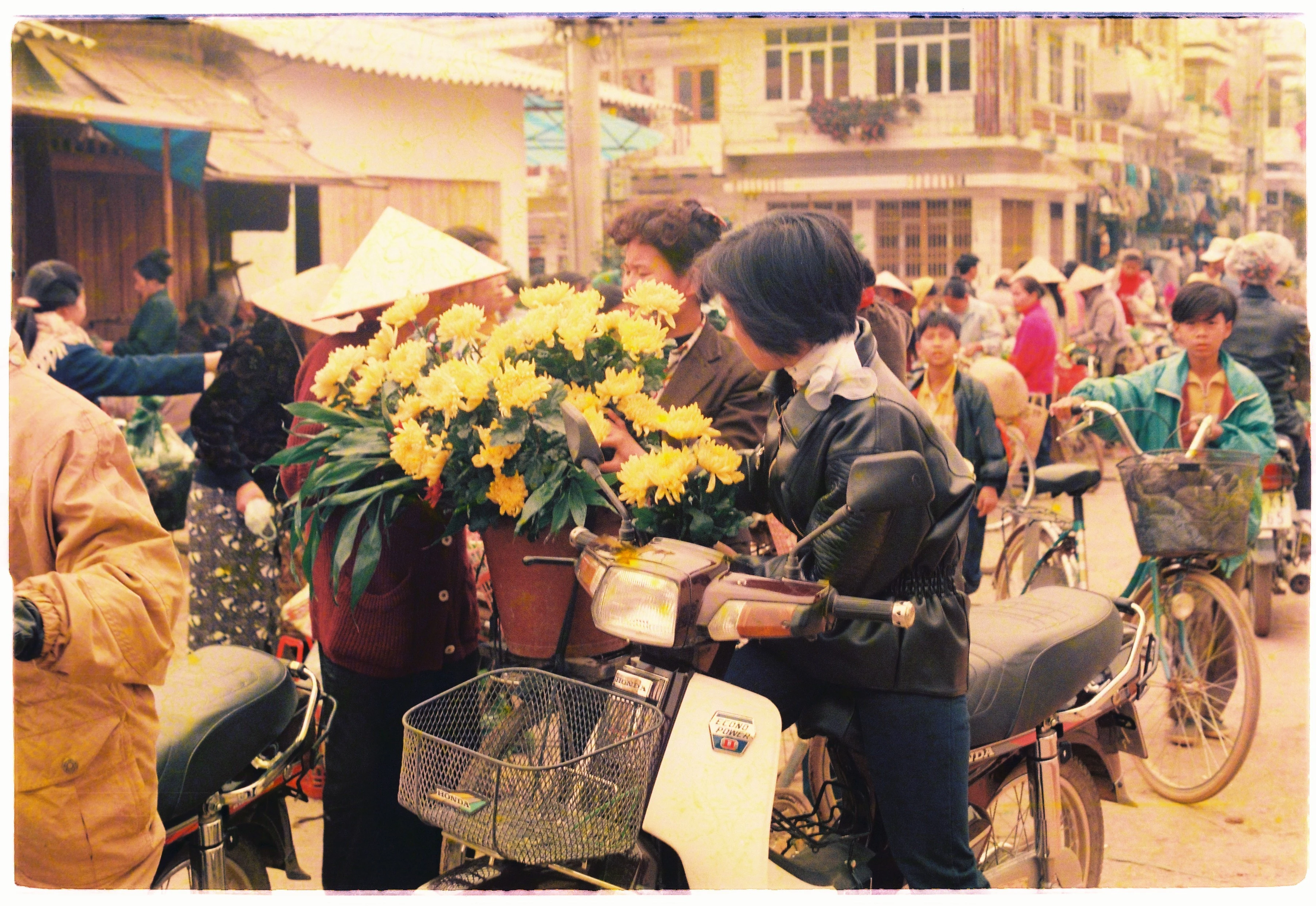 Hình ảnh chợ tết Cốc Lếu những năm đầu tái lập&nbsp;tỉnh ảnh 9