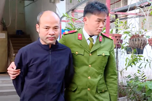 Tạm giữ tài xế xe Mercedes gây tai nạn rồi bỏ trốn ảnh 1