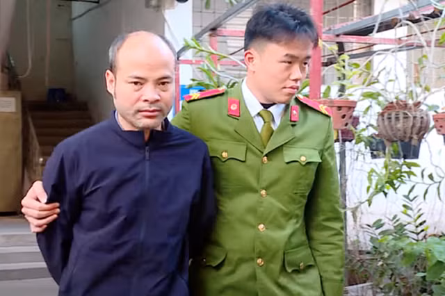 Tạm giữ tài xế xe Mercedes gây tai nạn rồi bỏ trốn ảnh 1