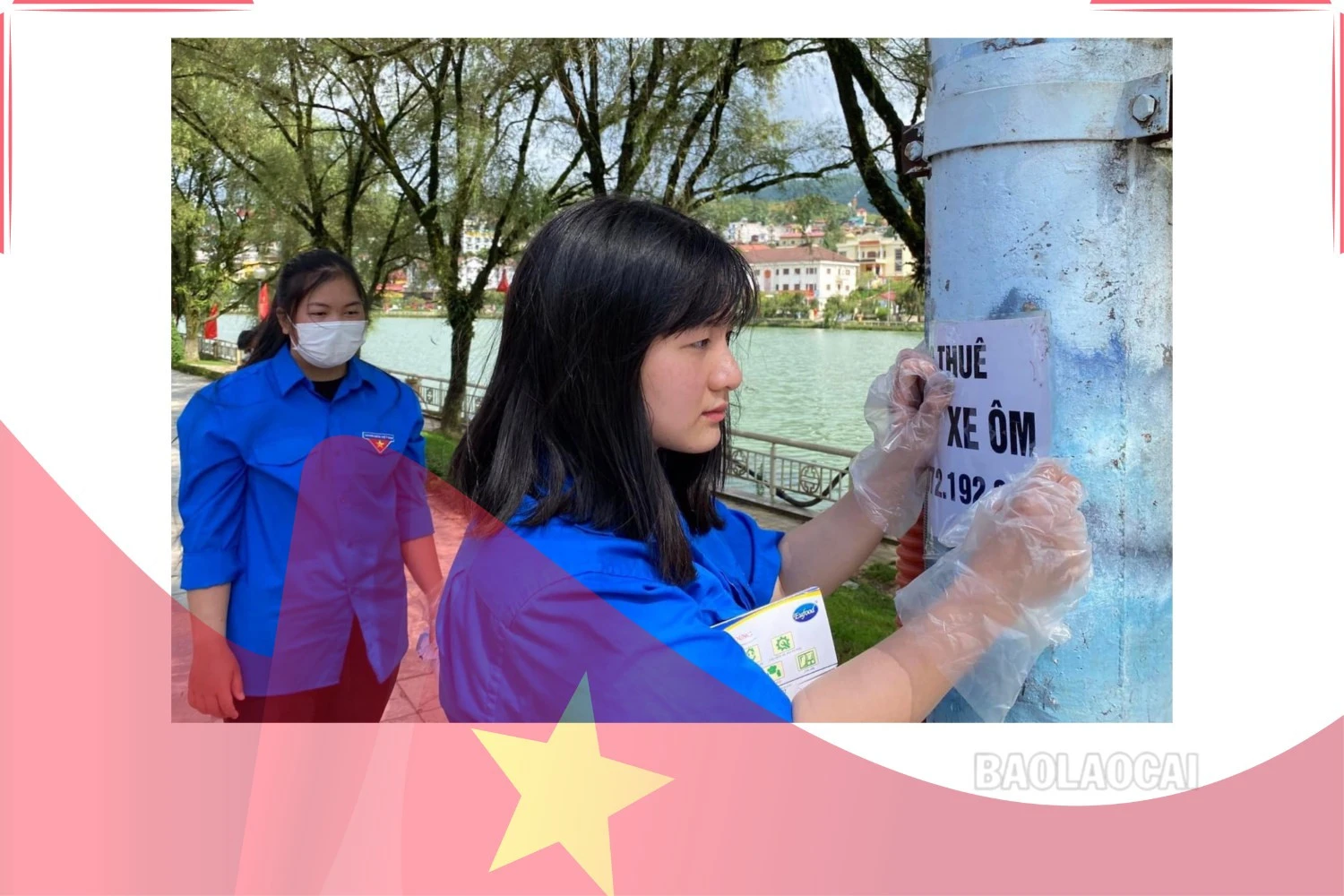 Mỹ Linh (bên phải) tích cực tham gia hoạt động tình nguyện bóc dỡ biển quảng sai quy định trên địa bàn thị xã Sa Pa.